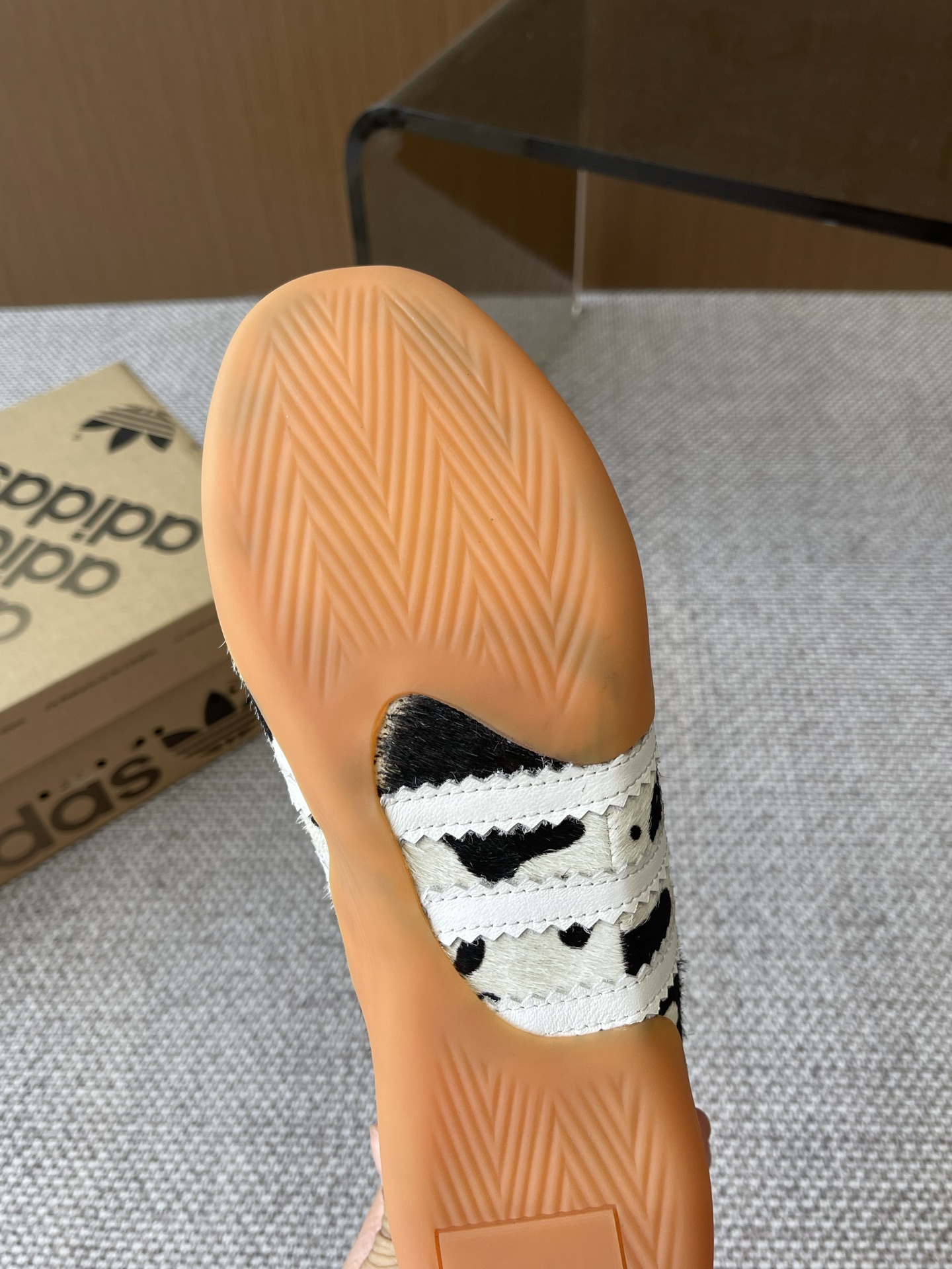 Adidas 25s: Professional and Fashionable Shoes for Spring and Summer - 图片 4