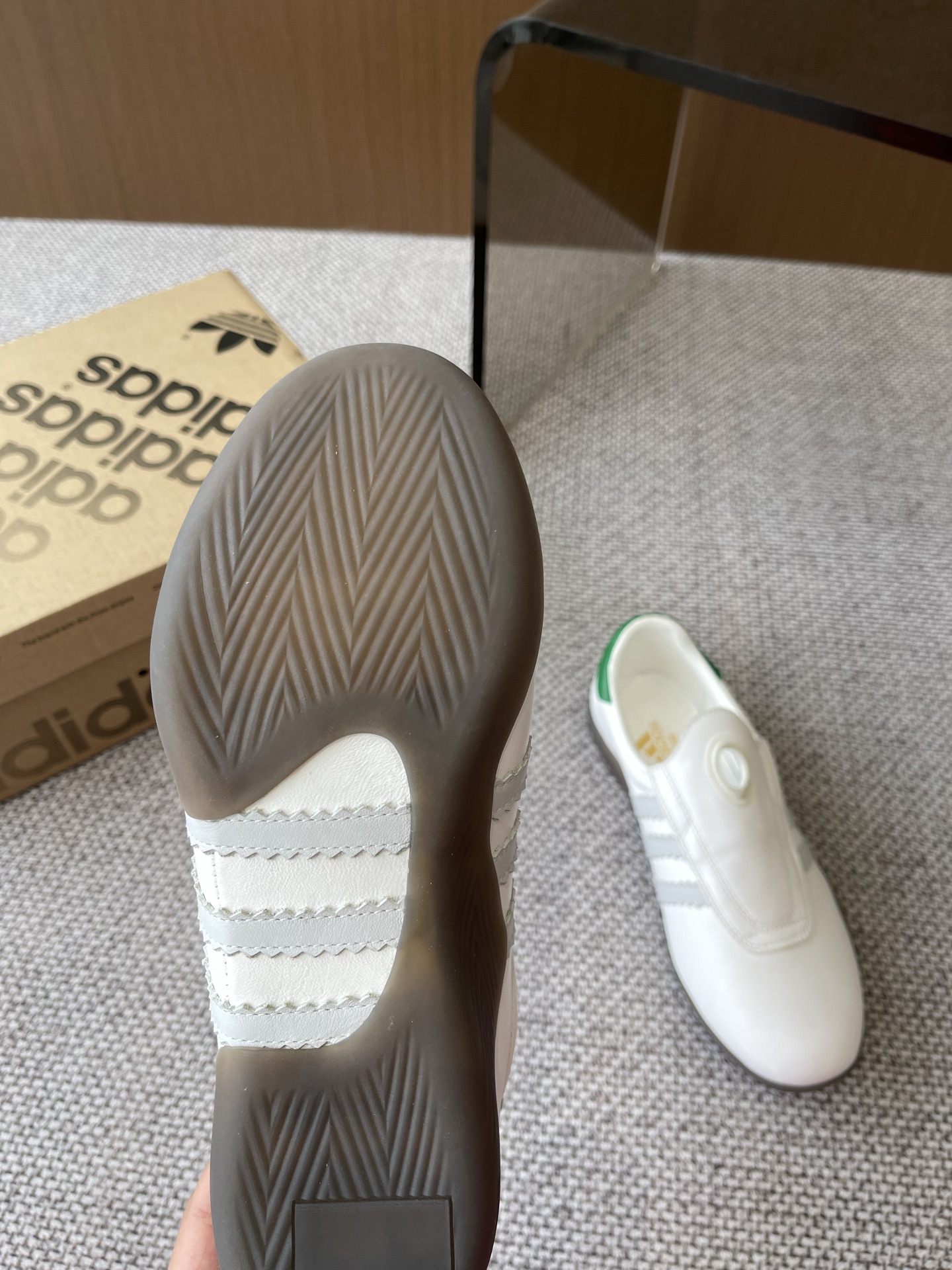 Adidas 25s: Professional and Fashionable Shoes for Spring and Summer - 图片 4