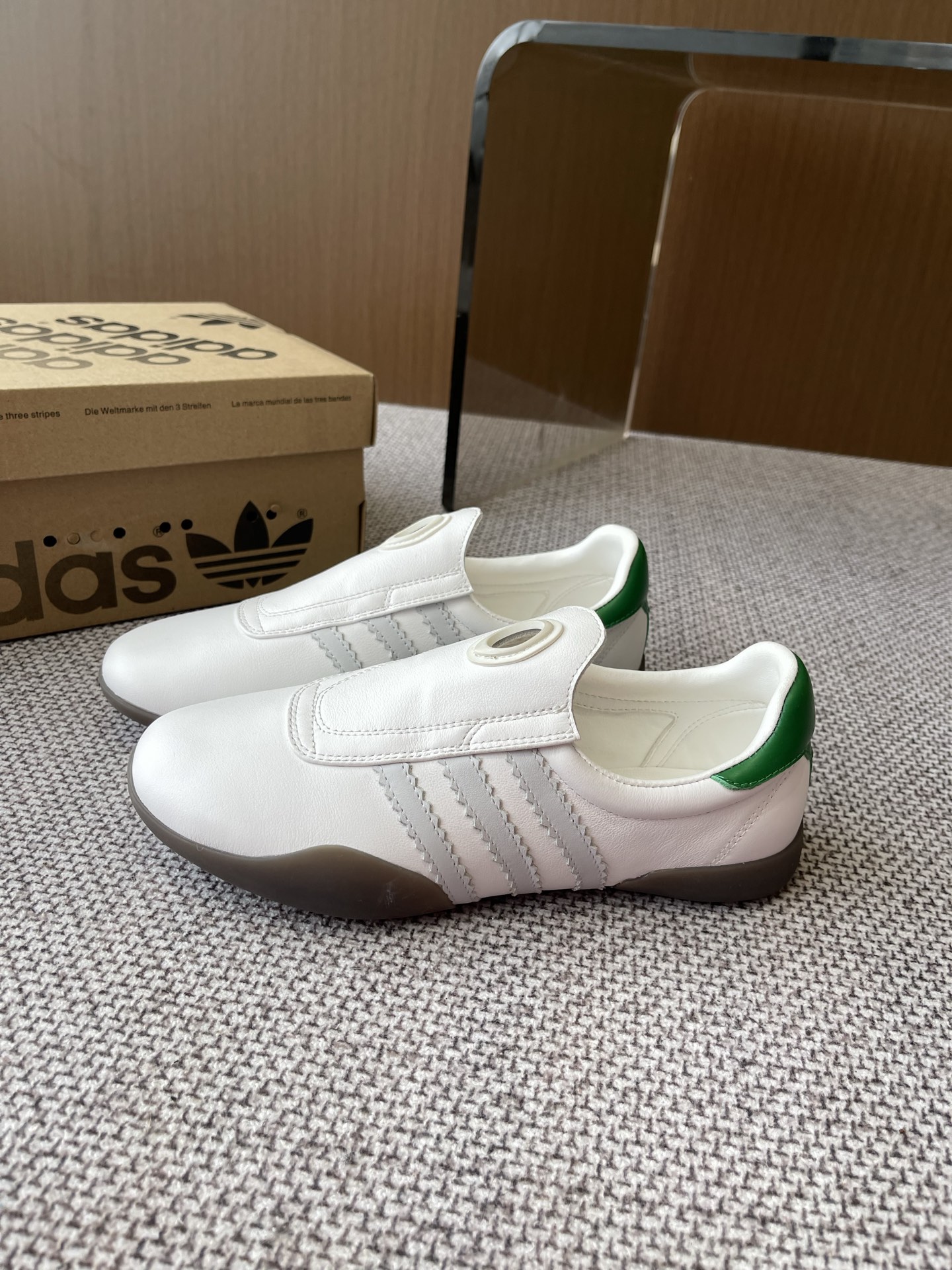 Adidas 25s: Professional and Fashionable Shoes for Spring and Summer