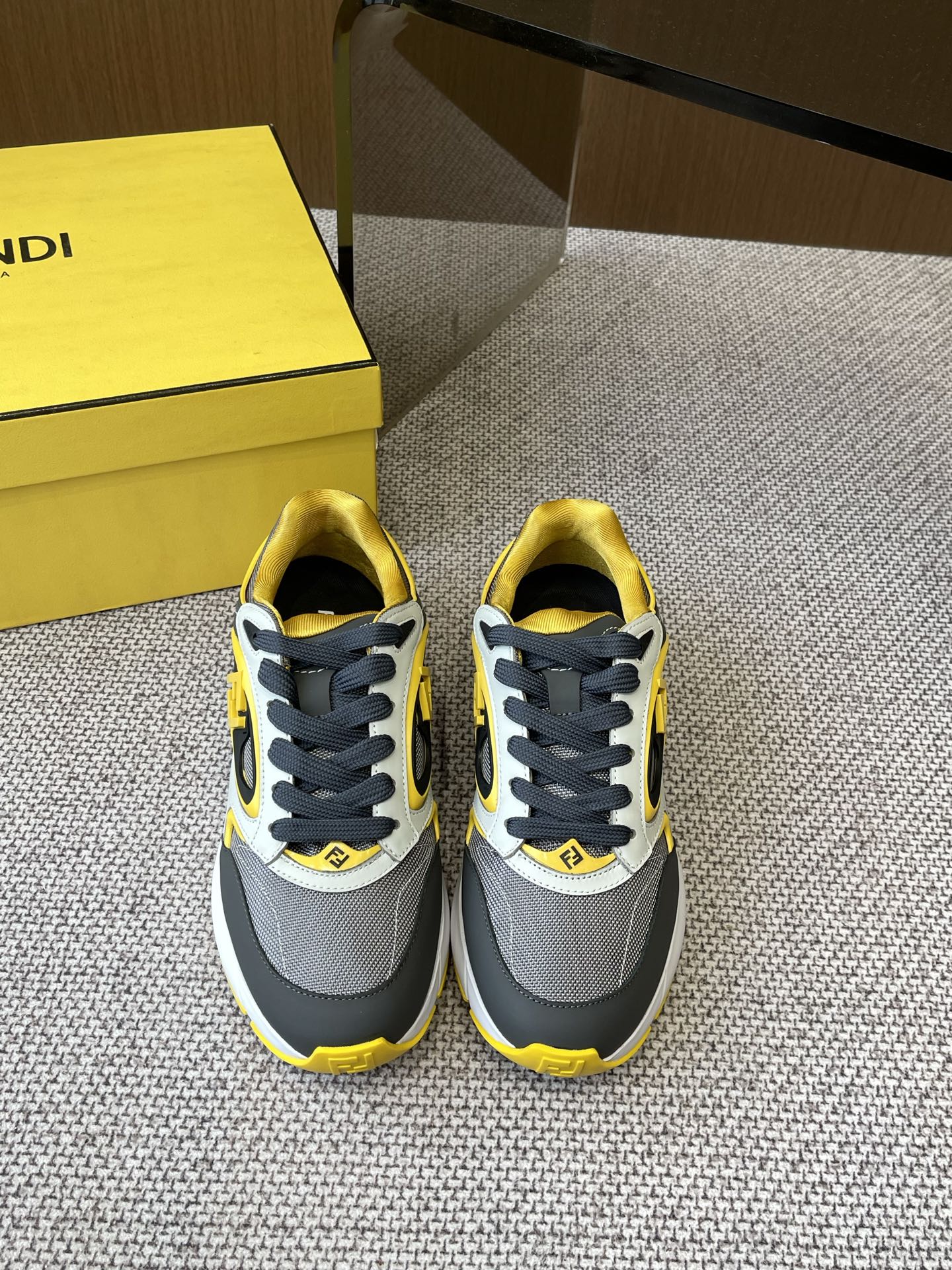 NO:257922,FENDI FORWARD 25ss Spring and Summer New Sports Shoes Couple uppers are classic and durable, with rich details ~ Thickened sole design, good height-enhancing effect, extremely high matching index, must-have items for daily life, hard to find a shoe in the counter, many celebrity bloggers call grass crazy, this sneaker is not only good-looking ~ but also very easy to wear, light and comfortable to wear, must-have items for whoever wears them, size 35-45, casual shoes/sports shoes, fendi, fendi, sneakers19860909FENDI芬迪 FORWARD 25ss春夏新品运动鞋 情侣款鞋面经典耐看,细节丰富～鞋底加厚设计 增高效果好 搭配指数极高 日常必入单品 专柜一鞋难求 众多明星博主疯狂Call种草了 这款运动鞋不止好看～而且还非常的好穿 上脚轻便舒适 必入手绝绝子单品谁穿谁好看 码数35-45,休闲鞋/运动鞋,fendi,fendi,sneakers,Women's Shoes