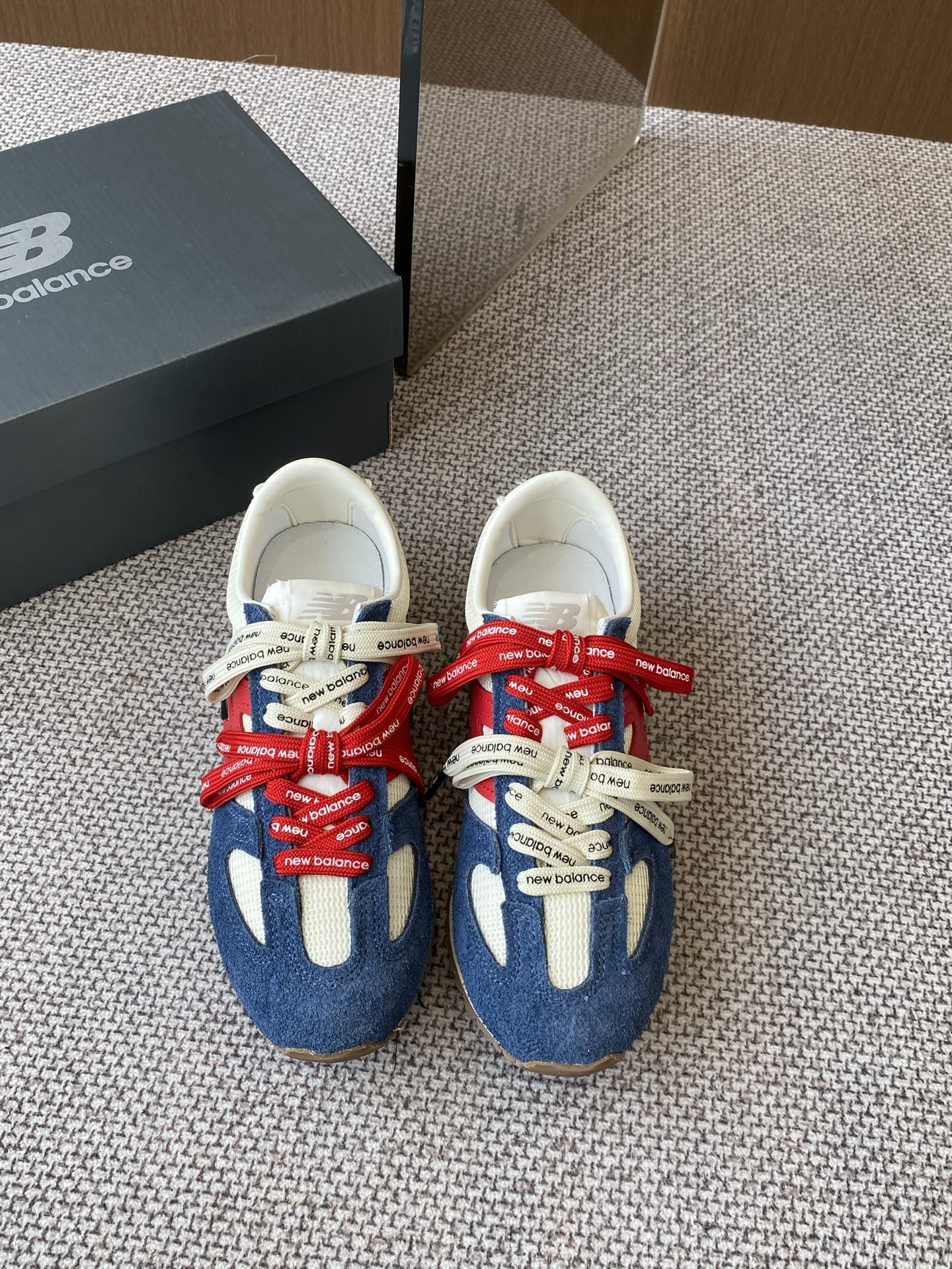 NO:257923,NB 471 retro jogging shoes, same style as Zhang Yuanying, retro pioneer casual sports jogging shoes, Italian street style from the 1970s!  NB New Balance 471 series is a new look created with a purer retro style design. The side is also deconstructed with the n-character logo in an old embossed style. Multi-lace matching outfit, girlish and fashionable. Original open-model combination outsole size women 35-40 men 39-45, casual shoes/sports shoes, new balance, sneakers19860909NB 471复古慢跑鞋张元英同款 复古先锋休闲运动慢跑鞋 上世纪70年代的意大利街头风格！NB新百伦 全新 newbalance 471 系列 以更纯粹的复古风格设计打造的全新造型. 侧身还以解构设计 将n字标志以做旧压花样式呈现 多鞋带搭配穿搭 少女感 时尚感十足 原版开模组合大底 码数女35-40 男39-45,休闲鞋/运动鞋,new balance,sneakers,Women's Shoes