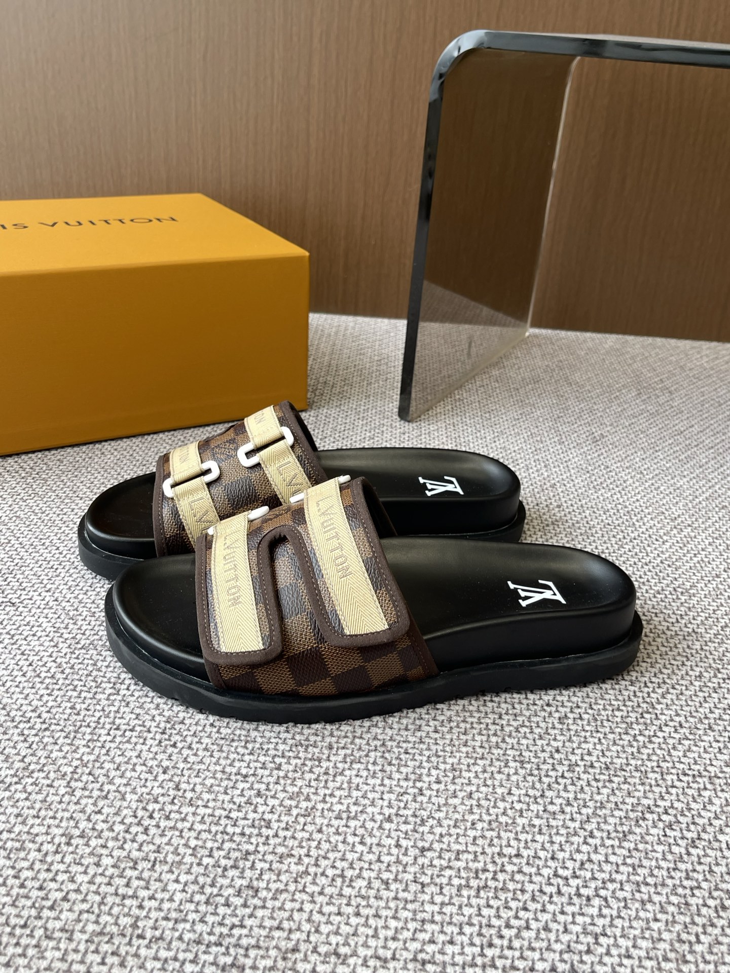 Louis Vuitton 路易威登 25ss春夏新品拖鞋 主打最新款 硬货上新