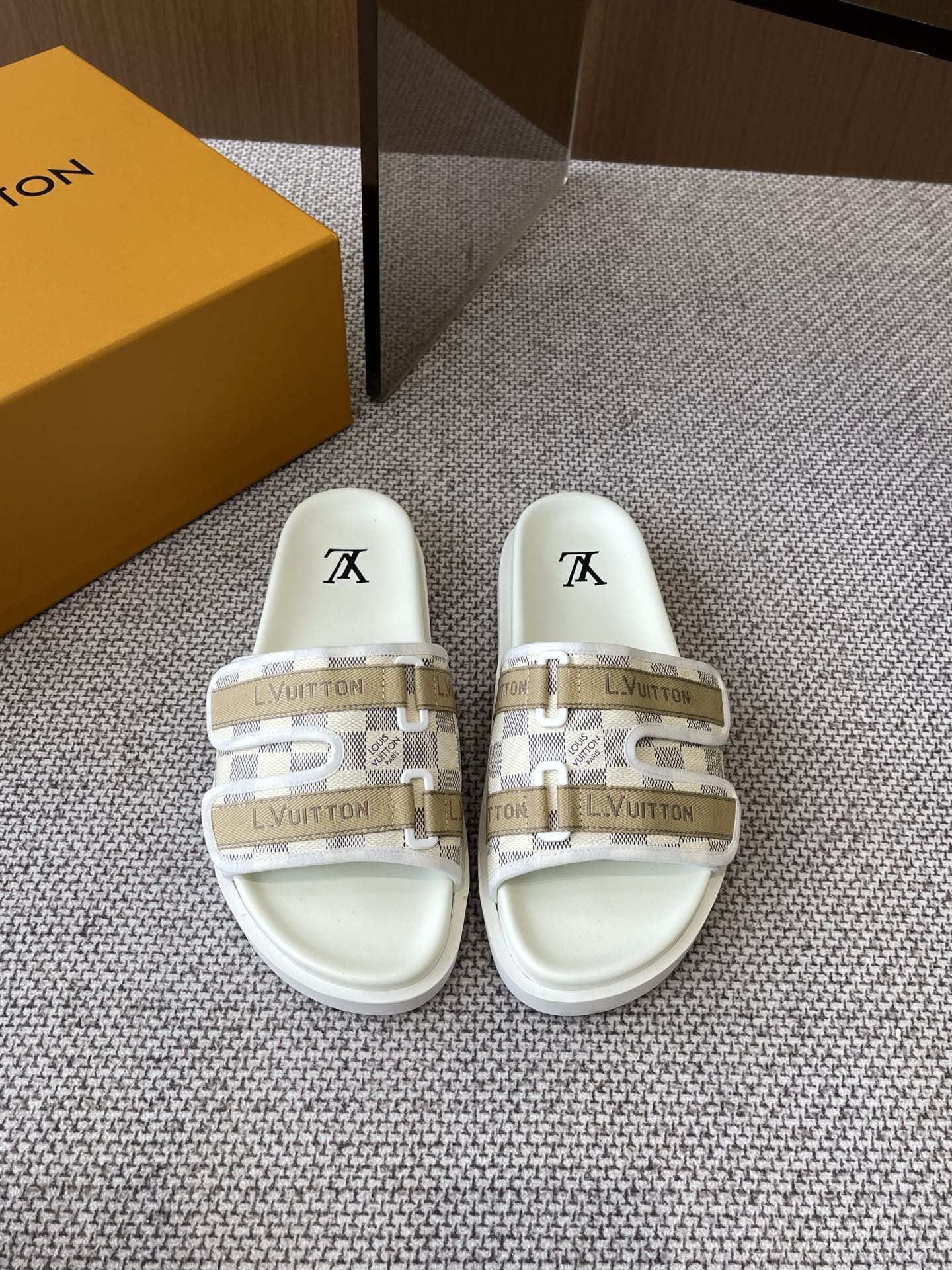 Louis Vuitton 路易威登 25ss春夏新品拖鞋 主打最新款 硬货上新