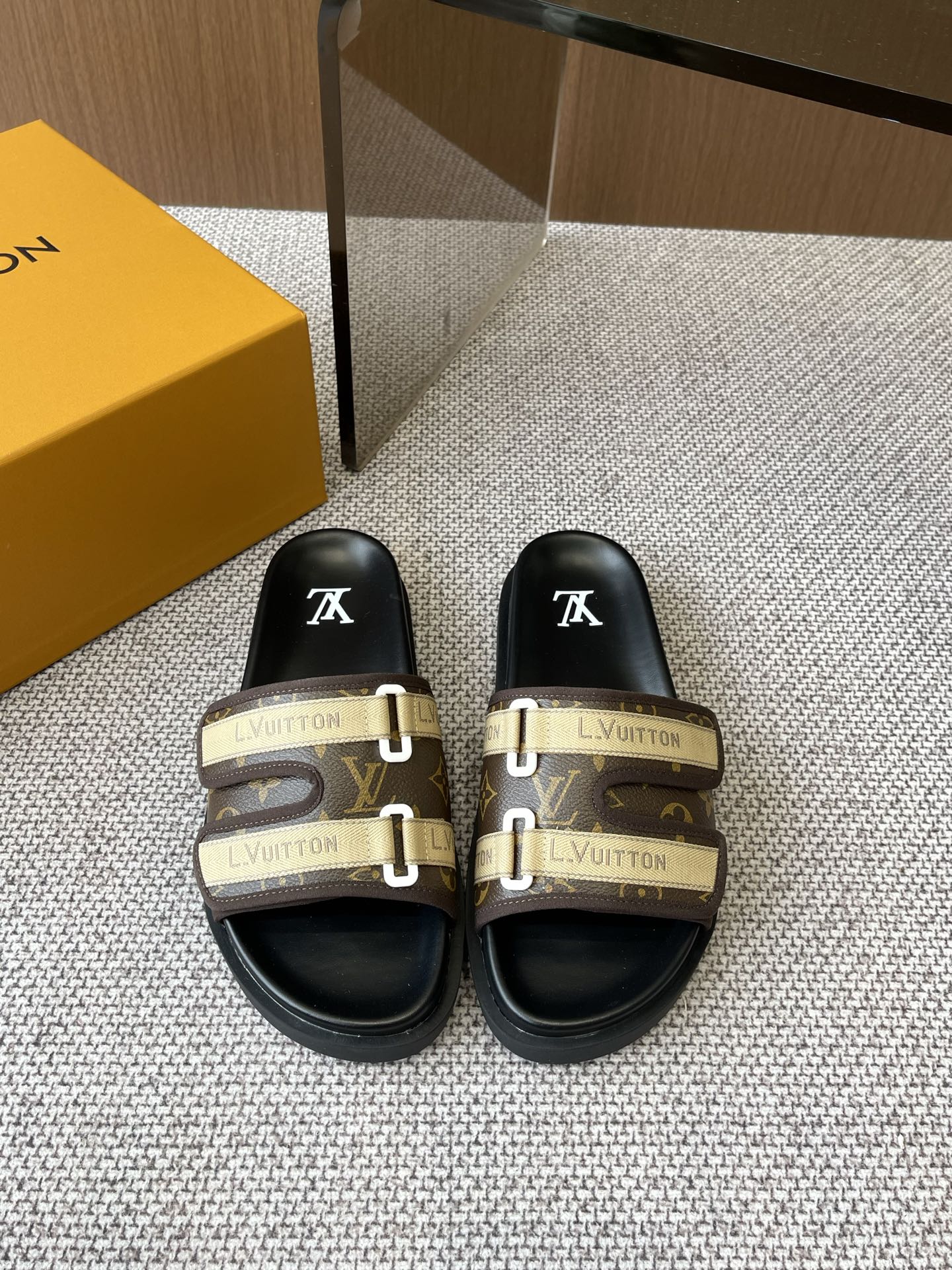 Louis Vuitton 路易威登 25ss春夏新品拖鞋 主打最新款 硬货上新