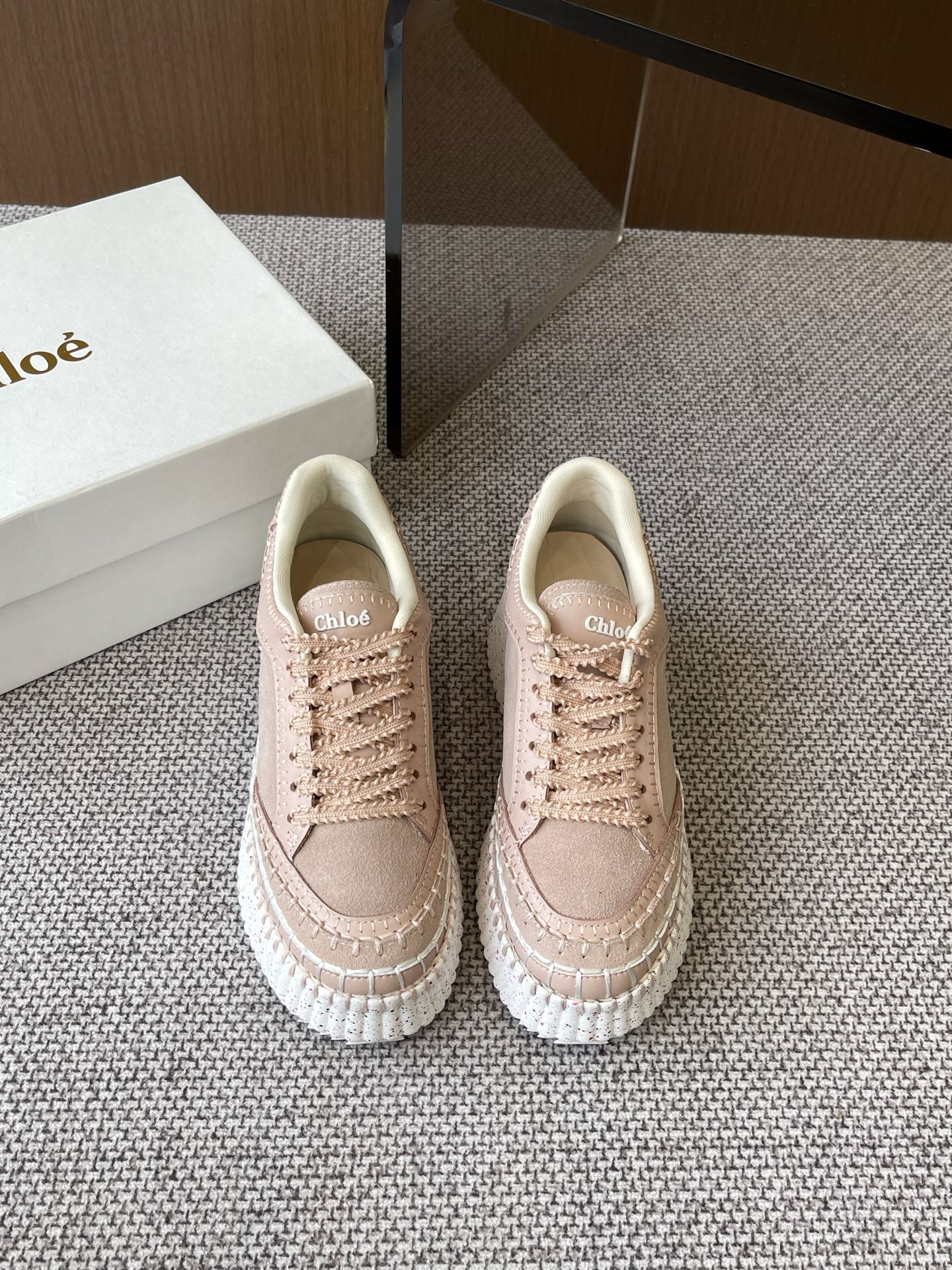 NO:264351,Chloe 2025 spring and summer counters simultaneously launched new sports shoes. Since the entire fashion circle, it has become popular in various colors and models. This fabric uses imported cowhide leather, which is refreshing and breathable, and does not stew the feet. Fashionable and simple style. Goddess loves it. Beautiful. Ultra-light rubber foam vacuum sole is so comfortable that it is 35-42 sizes (customized for 41.42), casual shoes/sports shoes, chloe, loewe, sneakers, cowhide19860909Chloe 蔻依 2025春夏专柜同步上市新款运动鞋 风靡整个时尚圈以来 多色多款 这款面料使用进口牛皮质地清爽透气不焖脚 时尚简约范儿 女神都爱 美翻啦 超轻橡胶发泡抽真空大底舒适得不要不要的码数35-42码（41.42订做）,休闲鞋/运动鞋,chloe,loewe,sneakers,cowhide,Women's Shoes