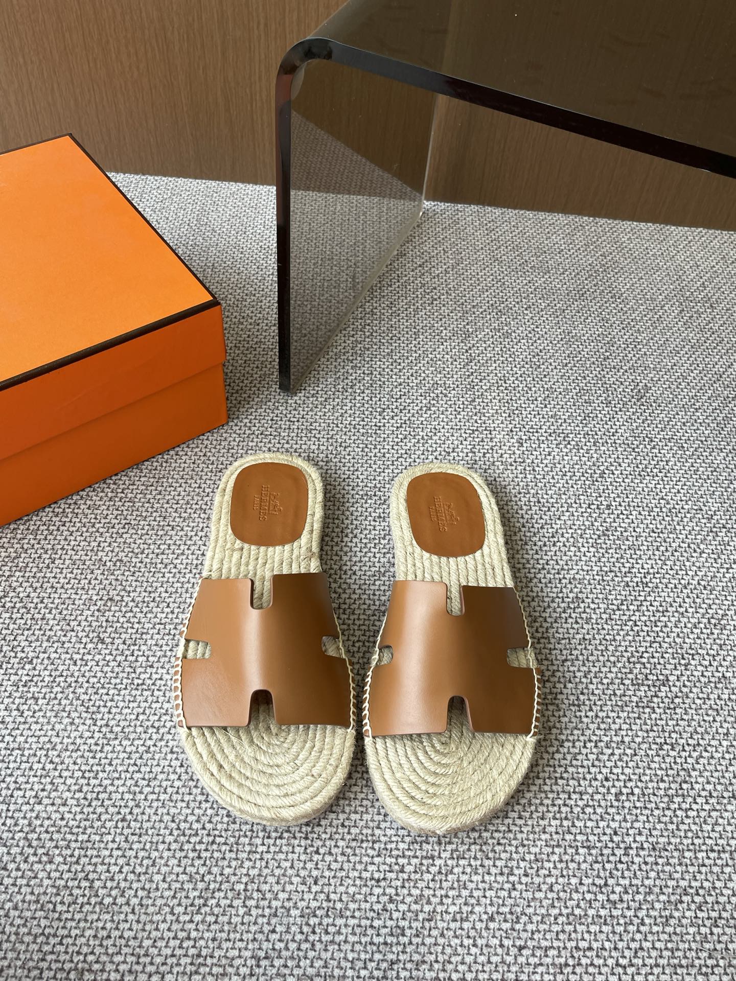 Hermès 360 25ss新款男款凉拖喜欢二舅姥爷拖鞋的一定不能错过这款草编拖鞋 好穿百搭又
