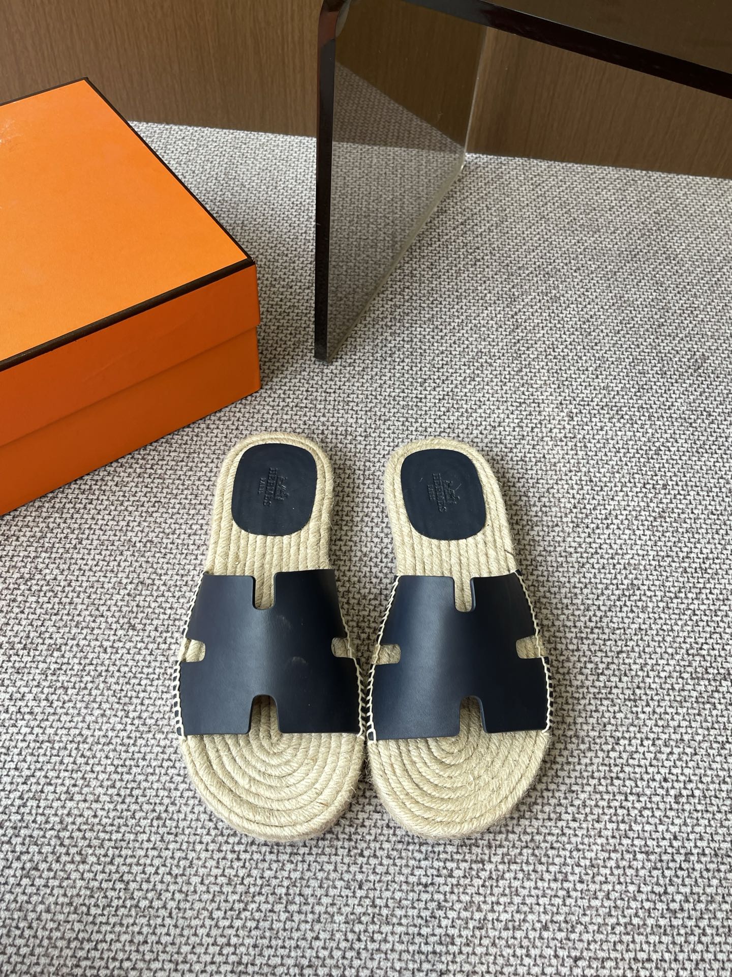 Hermès 360 25ss新款男款凉拖喜欢二舅姥爷拖鞋的一定不能错过这款草编拖鞋 好穿百搭又
