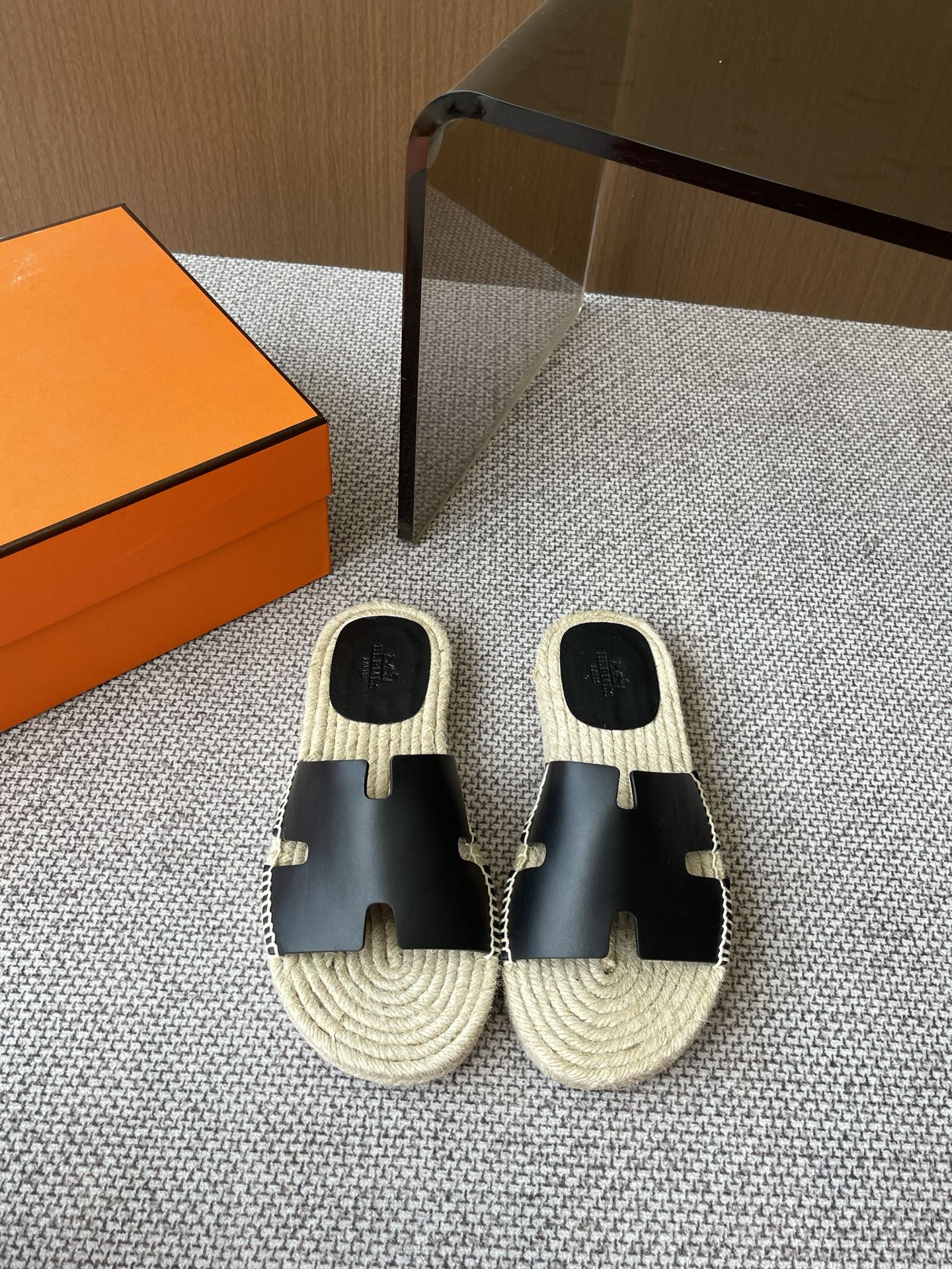 Hermès 360 25ss新款男款凉拖喜欢二舅姥爷拖鞋的一定不能错过这款草编拖鞋 好穿百搭又