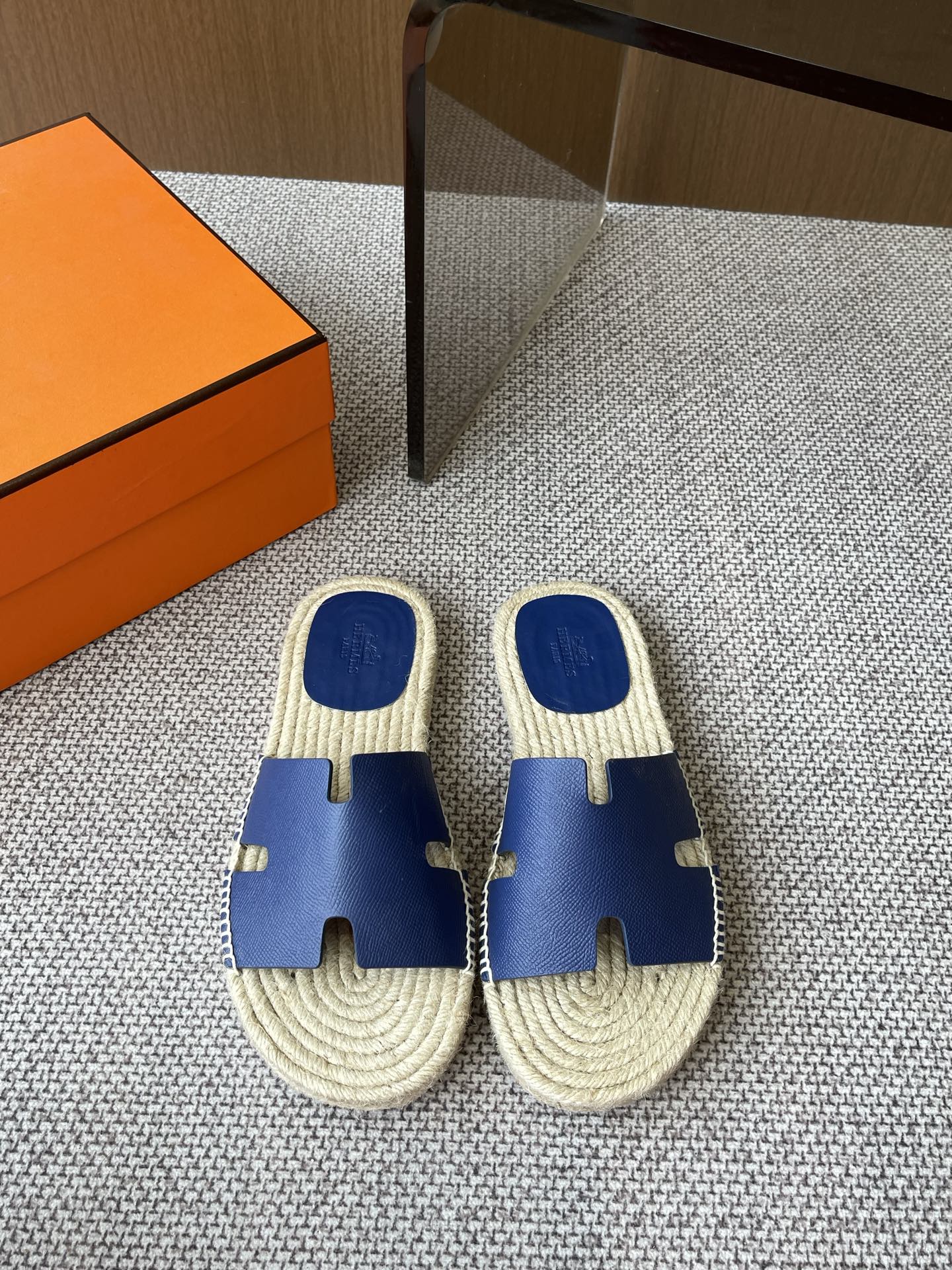 Hermès 360 25ss新款男款凉拖喜欢二舅姥爷拖鞋的一定不能错过这款草编拖鞋 好穿百搭又