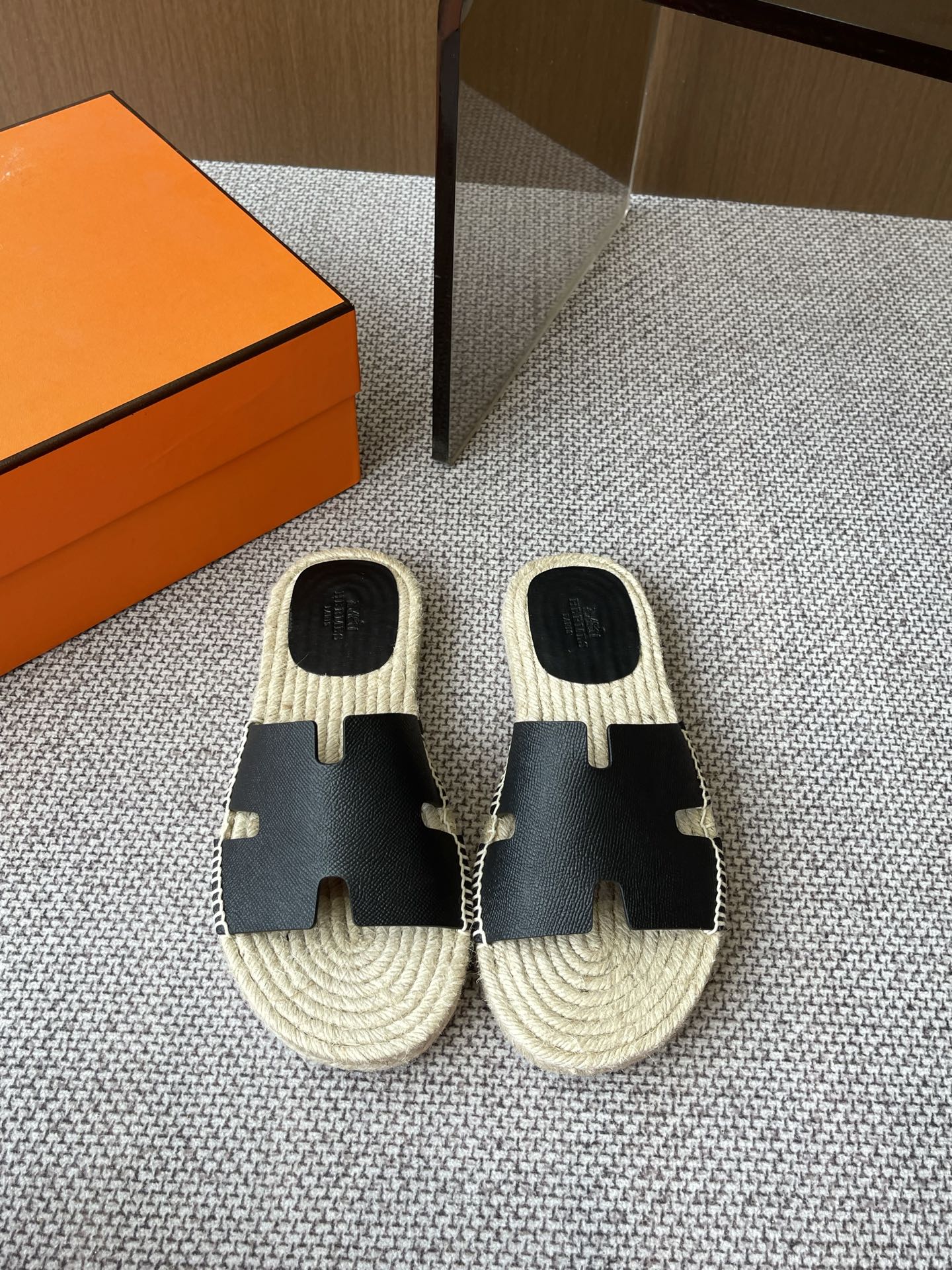 Hermès 360 25ss新款男款凉拖喜欢二舅姥爷拖鞋的一定不能错过这款草编拖鞋 好穿百搭又