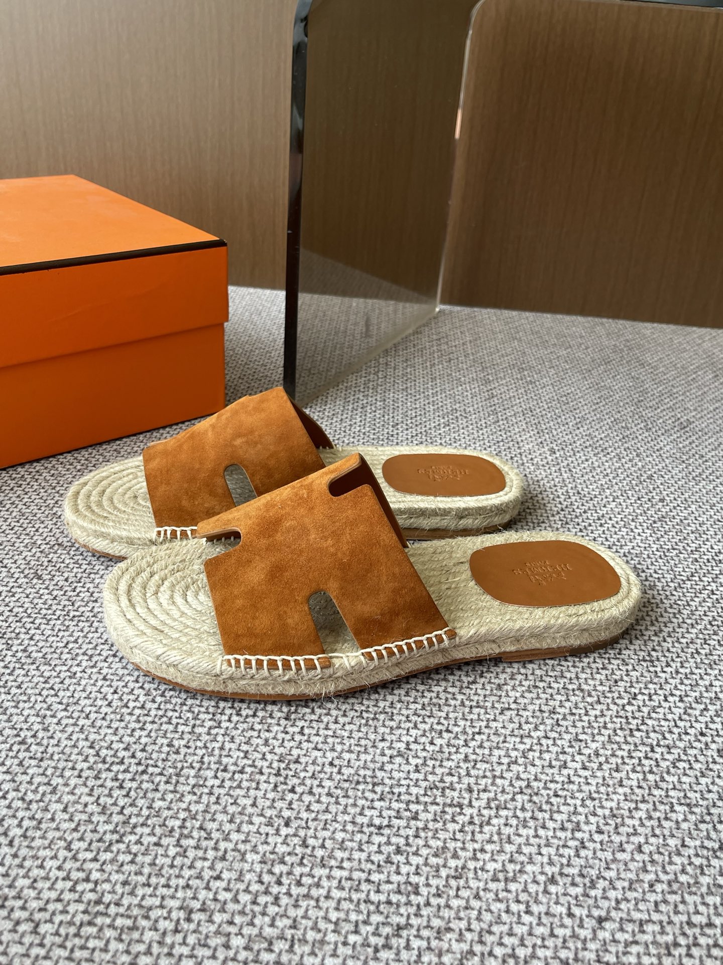 Hermès 360 25ss新款男款凉拖喜欢二舅姥爷拖鞋的一定不能错过这款草编拖鞋 好穿百搭又