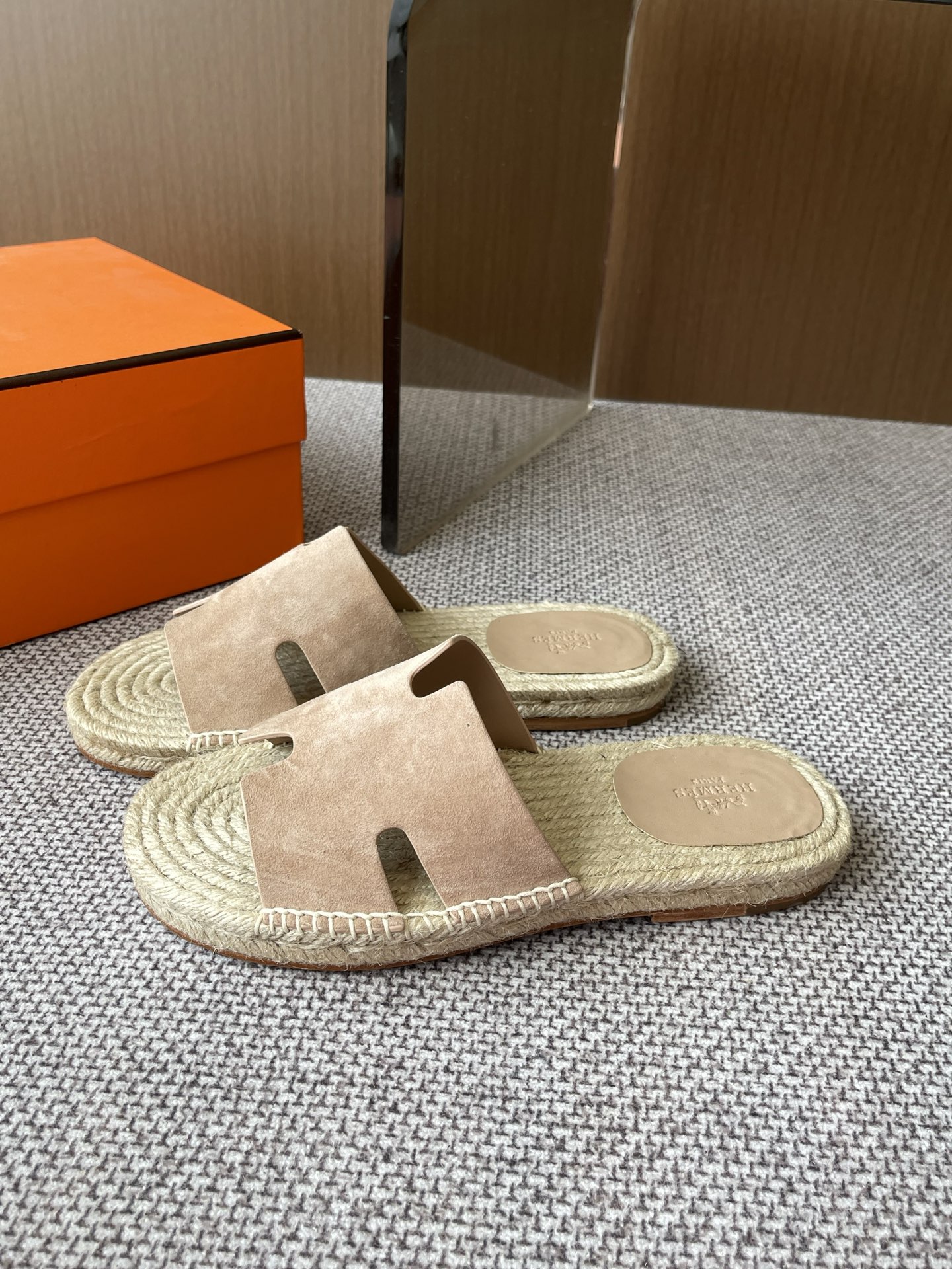 Hermès 360 25ss新款男款凉拖喜欢二舅姥爷拖鞋的一定不能错过这款草编拖鞋 好穿百搭又