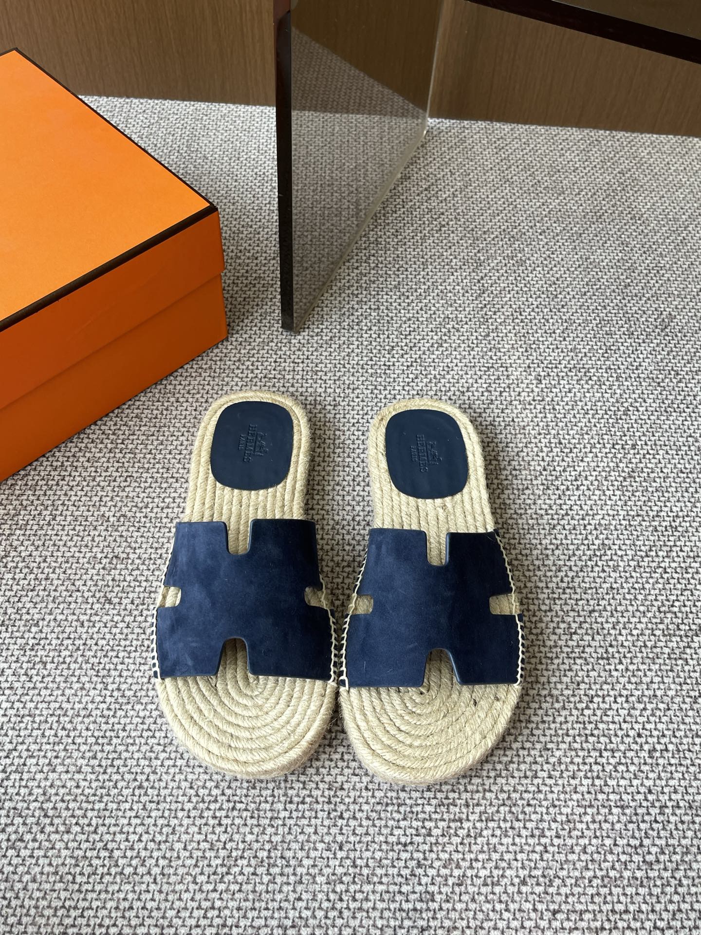 Hermès 360 25ss新款男款凉拖喜欢二舅姥爷拖鞋的一定不能错过这款草编拖鞋 好穿百搭又