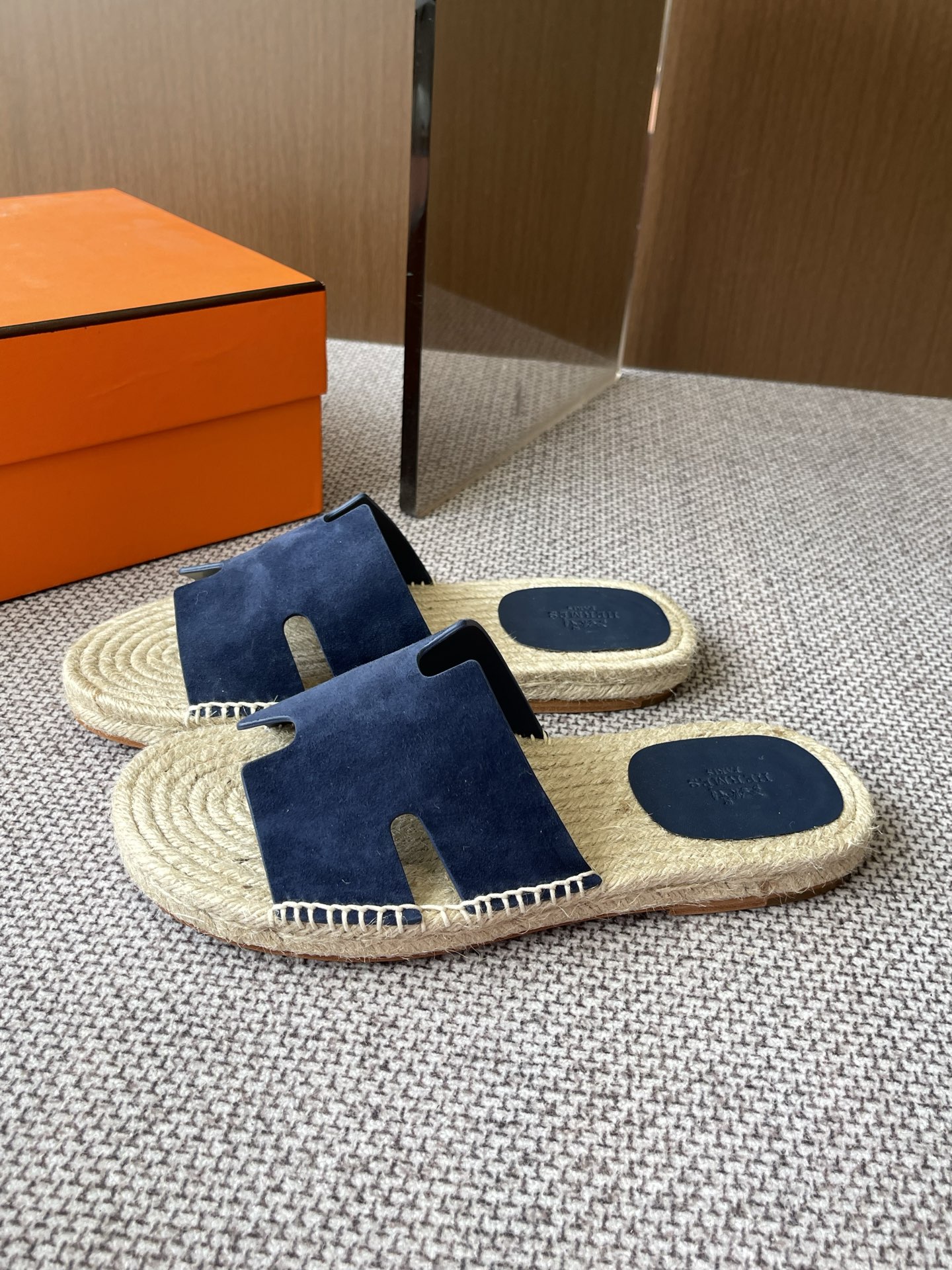 Hermès 360 25ss新款男款凉拖喜欢二舅姥爷拖鞋的一定不能错过这款草编拖鞋 好穿百搭又