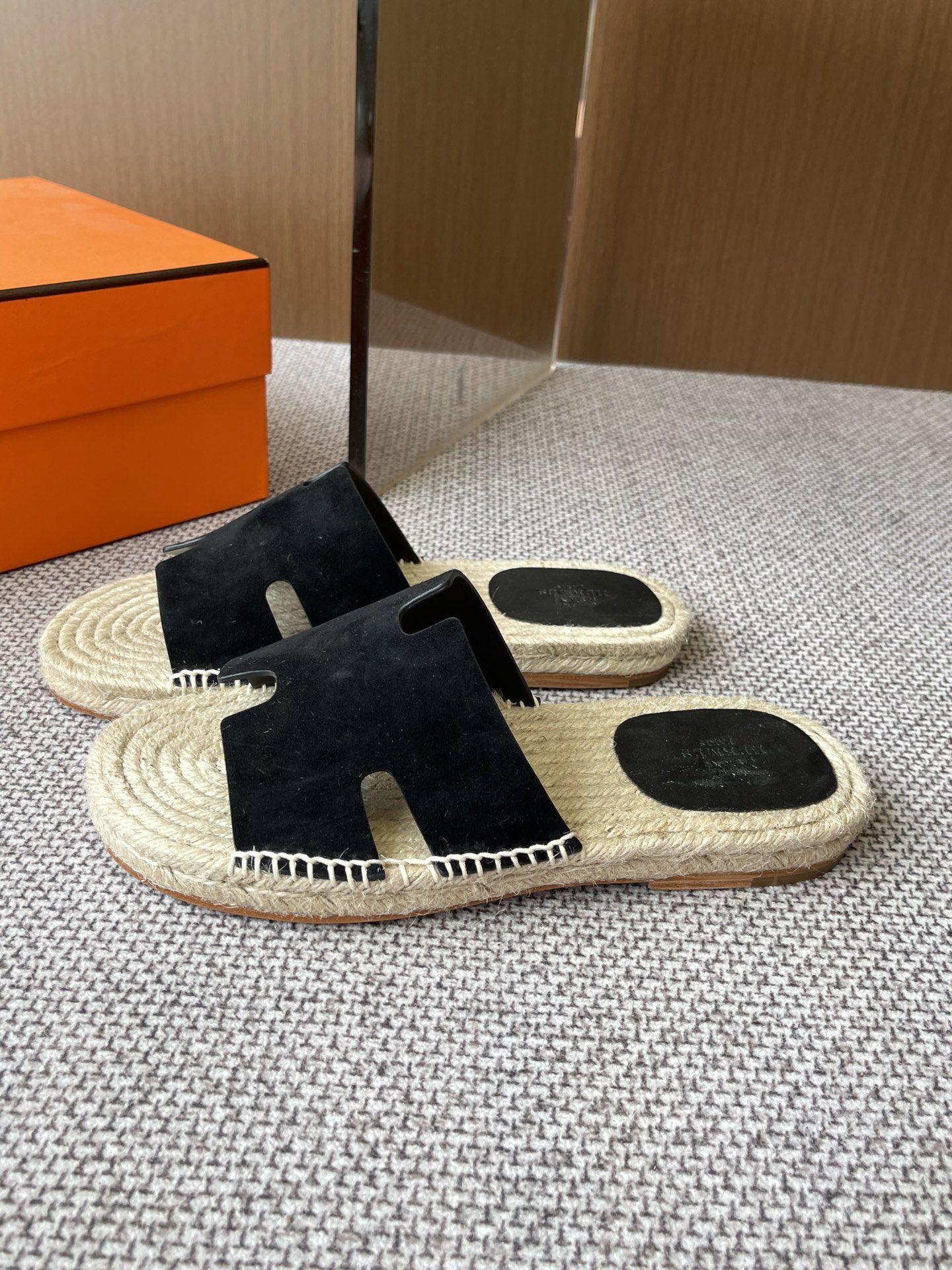 Hermès 360 25ss新款男款凉拖喜欢二舅姥爷拖鞋的一定不能错过这款草编拖鞋 好穿百搭又
