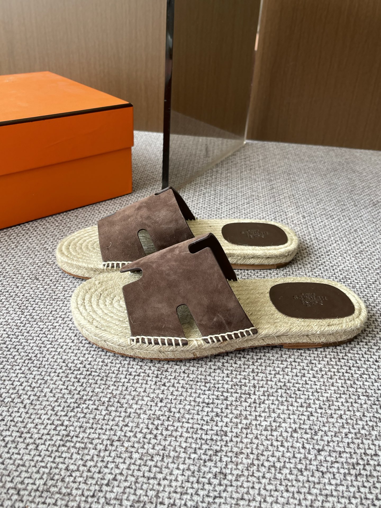 Hermès 360 25ss新款男款凉拖喜欢二舅姥爷拖鞋的一定不能错过这款草编拖鞋 好穿百搭又