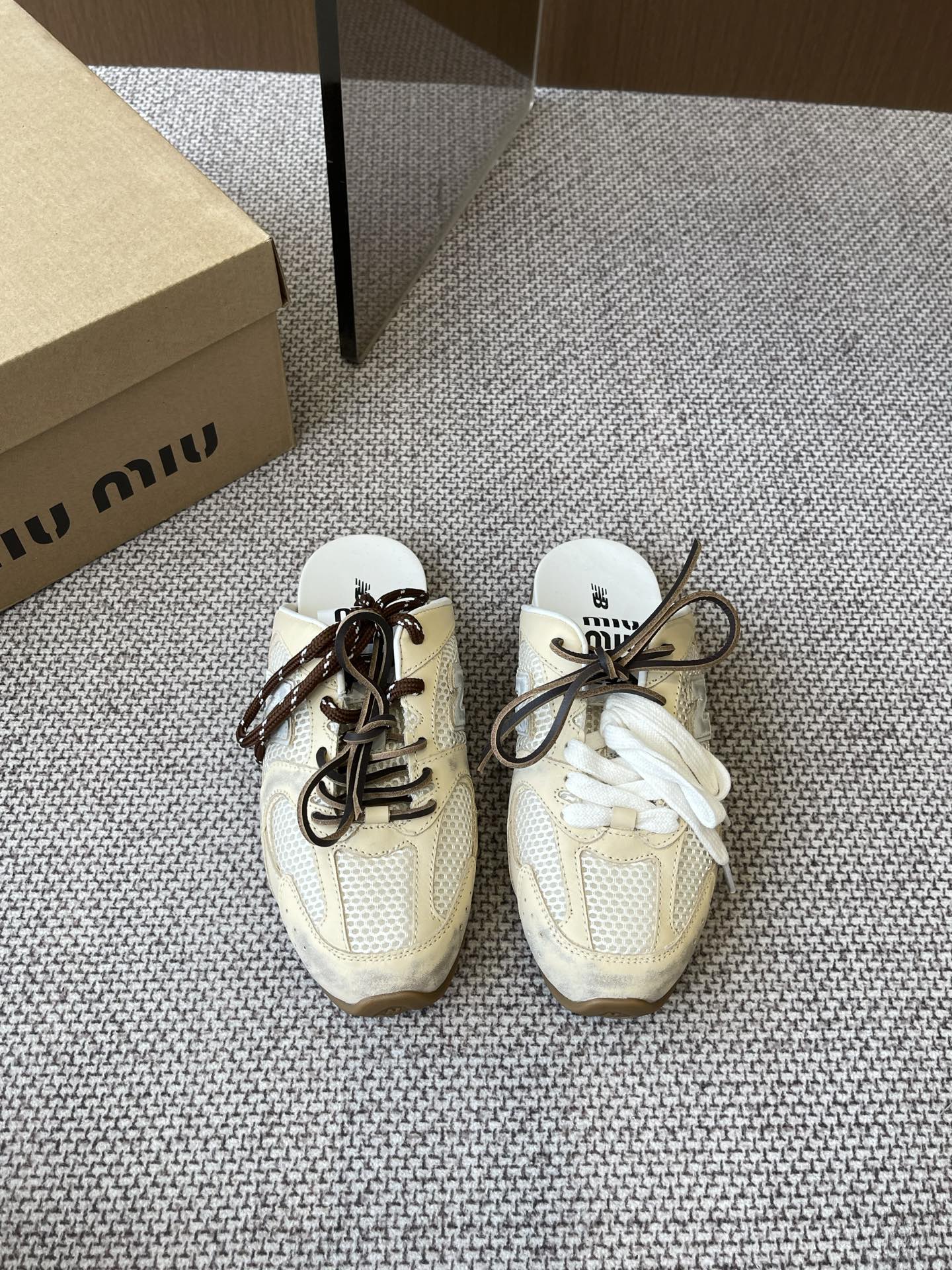 NO:264325,Miu Miu New Balance530 joint model 25ss spring and summer new sneakers are super popular No matter how you wear them, please don't miss this pair of 530 series sneakers. Very easy to match. Very fashionable. A must-have item for fashionable essence. The original one-to-one replica restores more than 30 parts. It uses computer scanning to make and scan assembly, from needlework to cow reverse fur and cow fur, perfectly replicate the inner and outer structure. The superposition and layered wiring method is extremely complex. Fabric. Imported cow reverse fur. Inner sheepskin plus mesh cloth. The original exclusive one-to-one pair color TPU anti-slip sole. Shoelace specific two-color shoe laces plus leather cutters. Size 35-40 (40 custom made without return or exchange), casual shoes/sports semi-travel, miumiu, sneakers, sheepskin19860909Miu Miu New Balance530联名款25ss春夏新款运动鞋 超级大热门 无论你如何穿搭请都不要放过这一双530系列的运动鞋 非常好搭配 洋气到不行 时髦精必备单品 原版一比一复刻还原30多片零部件 采用电脑扫描制作扫描组装,从针线到牛反绒反毛皮粗绒质地,完美复刻内外结构 叠加分层走线做法 极其复杂 面料 进口牛反毛 内里羊皮加网布 原版独家一比一对色TPU防滑大底 鞋带特定双色鞋带加真皮裁条 码数35-40（40订做不退换）,休闲鞋/运动鞋半拖,miumiu,sneakers,sheepskin,Women's Shoes