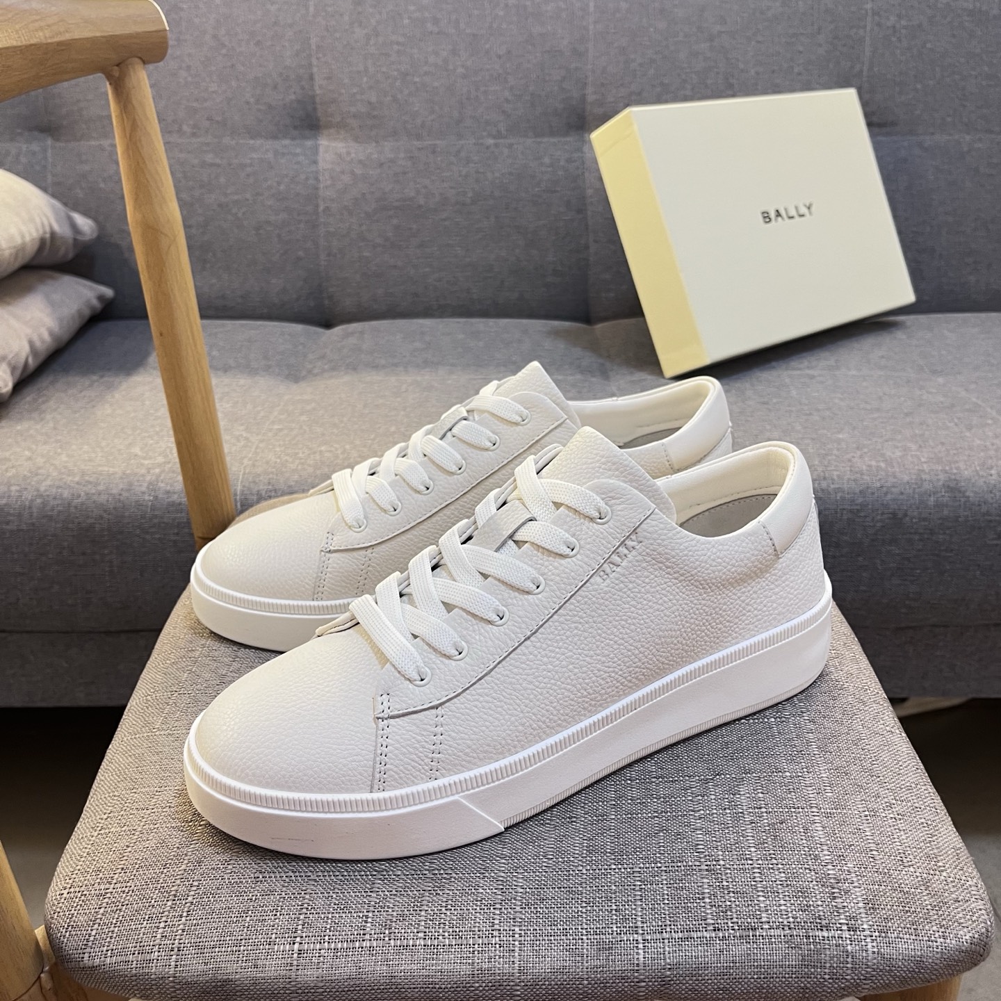 NO:345307,【BALLY】Barley - High-end quality original single casual sneakers - Imported lyre-patterned calfskin on the upper, shoe body brand webbing brand metal fasteners, .Shoe tongue; Silk-printed high Zhoubo brand logo - Inner water dyed cowhide - Outsole tpu - Ultra-high quality control · Fine workmanship highlighted (high-end, noble, grade) -Size 39-44 (38, 45, custom made),,bally,sneakers,cowhide19860909【 BALLY】巴利 -高端品质 原单休闲运动鞋 -鞋面进口荔纹小牛皮、鞋身品牌织带品牌金属扣件、.鞋舌；丝印高周波品牌logo -内里水染牛皮 -大底tpu -超高品控·做工精细凸显(高端·贵气·档次) -Size 39-44（38,45,可订做),,bally,sneakers,cowhide,Men's shoes