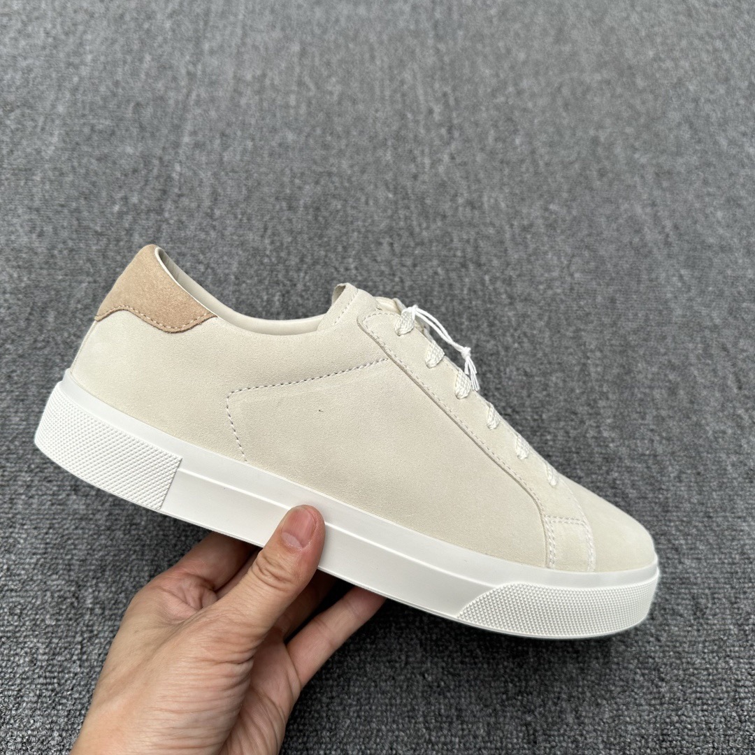 NO:349798,【Real Price】BC-Brunello Cucinelli 2025ss new lace-up men's casual sports shoes, four colors arrive. This BC upper is made of custom suede imported from Italy, with three-dimensional and skin-friendly feel, smooth and simple lines, the tongue brand logo + heel three-dimensional printing design, the texture of the whole pair of shoes is more prominent, fashionable and luxurious but not ostentatious, the inner benzene dyed calfskin is matched with the brand's special fabric, Pu insole and fabric are integrated, without fading, breathable and comfortable, rubber anti-slip and wear-resistant two-color outsole, the texture is overwhelming, the classic style is never out of date, versatile and comfortable on the feet, you deserve it, size 39-44 (45 can be customized, brunello cucinelli, cowhide, chamois leather19860909【实价】BC-Brunello Cucinelli2025ss新款系带男士休闲运动板鞋,四色到货 此款BC鞋面采用意大利进口订制麂皮,立体感和亲肤感十足,线条顺畅简约,鞋舌品牌Logo+后跟立体印刷设计,整双鞋子的质感更加凸显,时尚奢华不张扬,内里苯染小牛皮搭配品牌专用布料,Pu鞋垫和布料一体成型,不掉色,透气舒适不闷脚,橡胶防滑耐磨双色大底,质感爆棚,经典版型,永不过时,上脚百搭还舒适,您值得拥有, 尺码39-44（45可订制,,brunello cucinelli,cowhide,chamois leather,Men's shoes