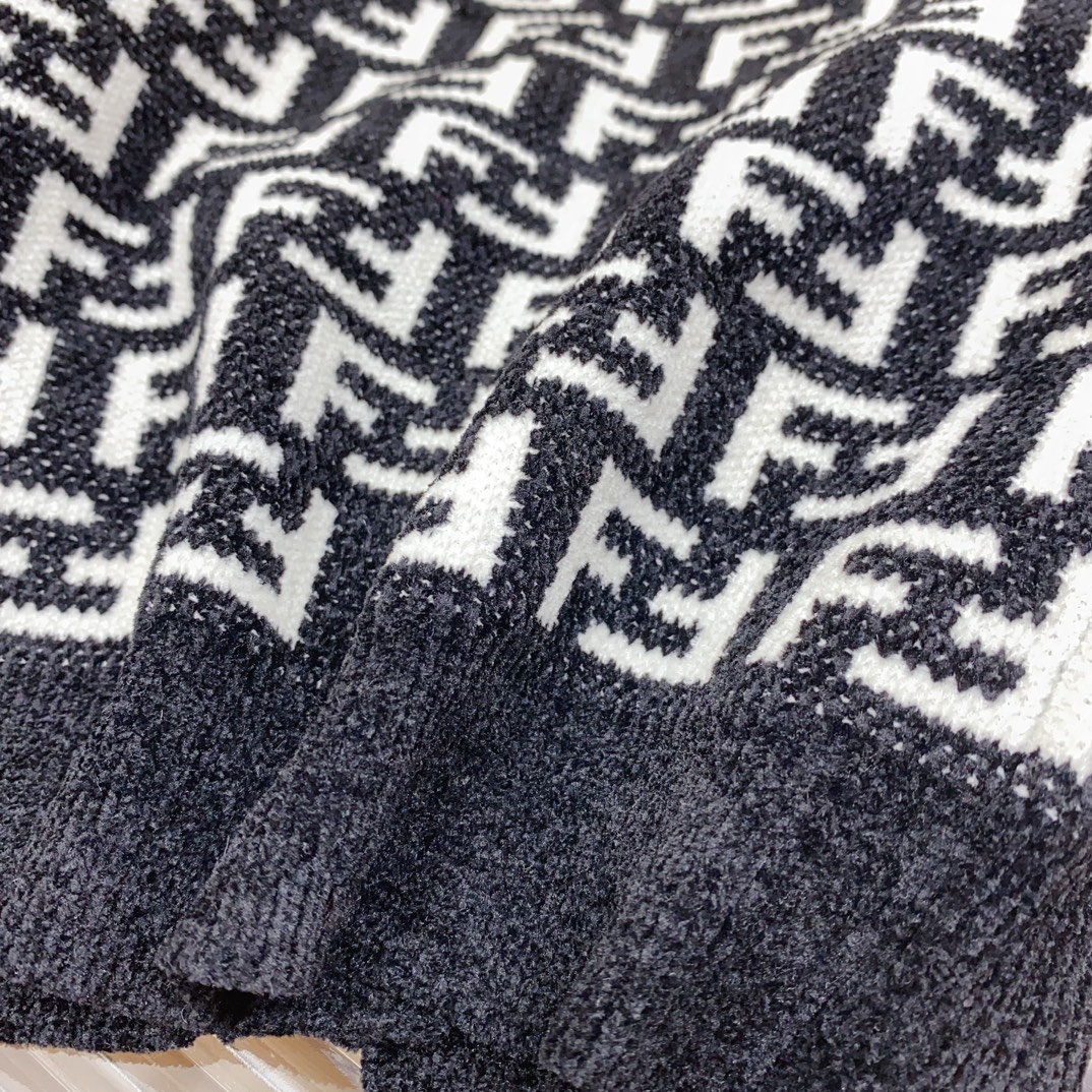 Fashion Forward: Kids’ Knit Shirts and Sweaters in V-Color Design, Classic Black and White Matching - 图片 9