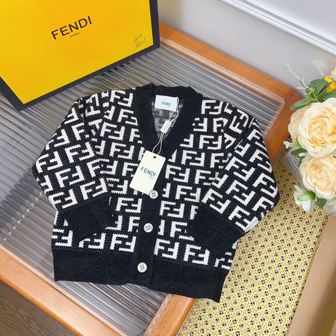 Fashion Forward: Kids’ Knit Shirts and Sweaters in V-Color Design, Classic Black and White Matching - 图片 1