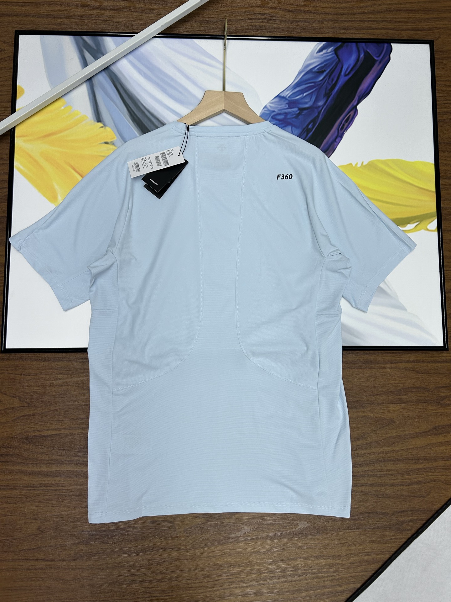 Alternative view of T-Shirt 02561