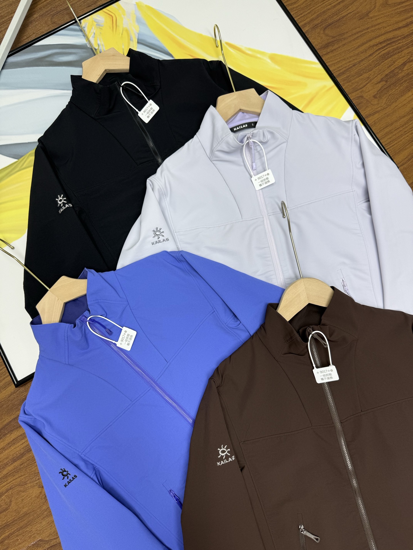 Alternative view of Windbreaker 05713