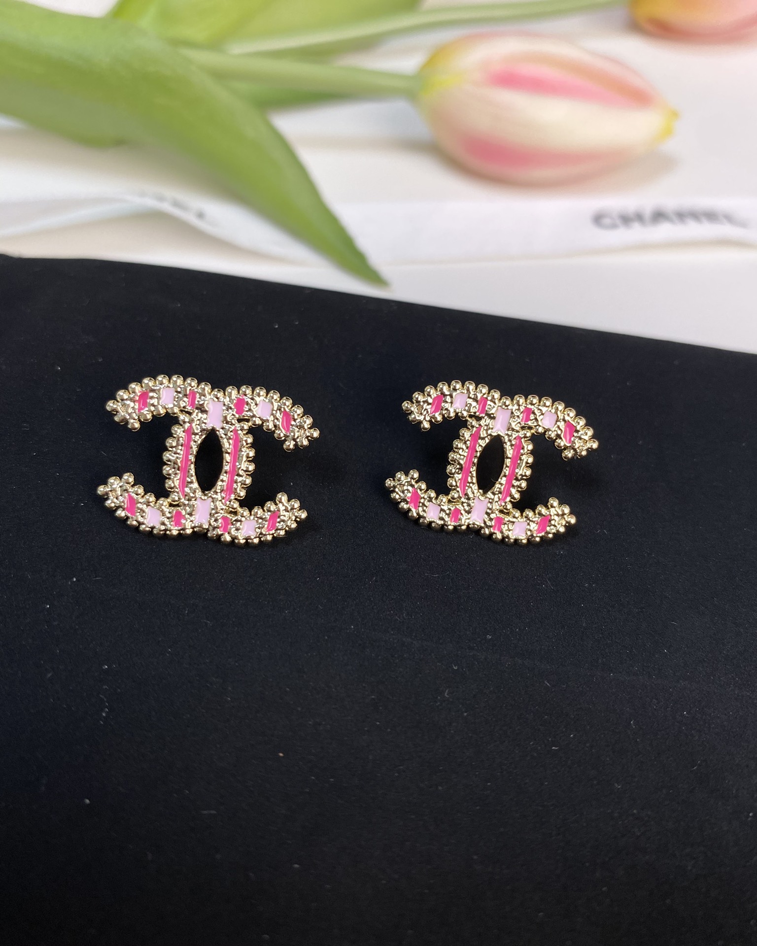 NO:101524,Xiaoxiang new style pink enamel craft double C stud earrings diameter 2 cm, Chanel stud earrings, chanel19860909小香新款 粉色珐琅工艺 双C耳钉 直径 2厘米,香奈儿耳钉,chanel,Jewelry