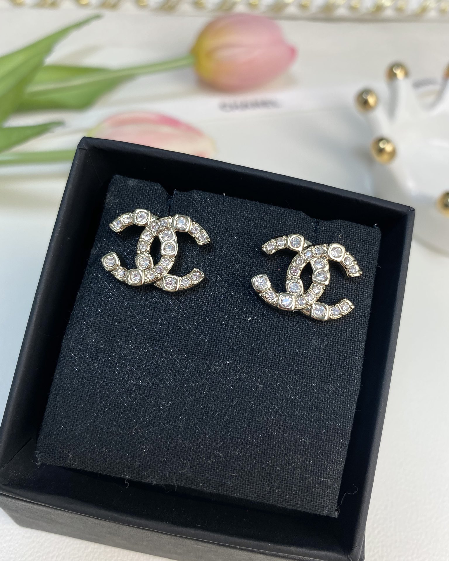 NO:101213,Xiaoxiang new style full diamond inlay, double C. Simple earrings, Chanel earrings, chanel19860909小香新款 满钻镶嵌 双C. 简约 耳钉,香奈儿耳钉,chanel,Jewelry