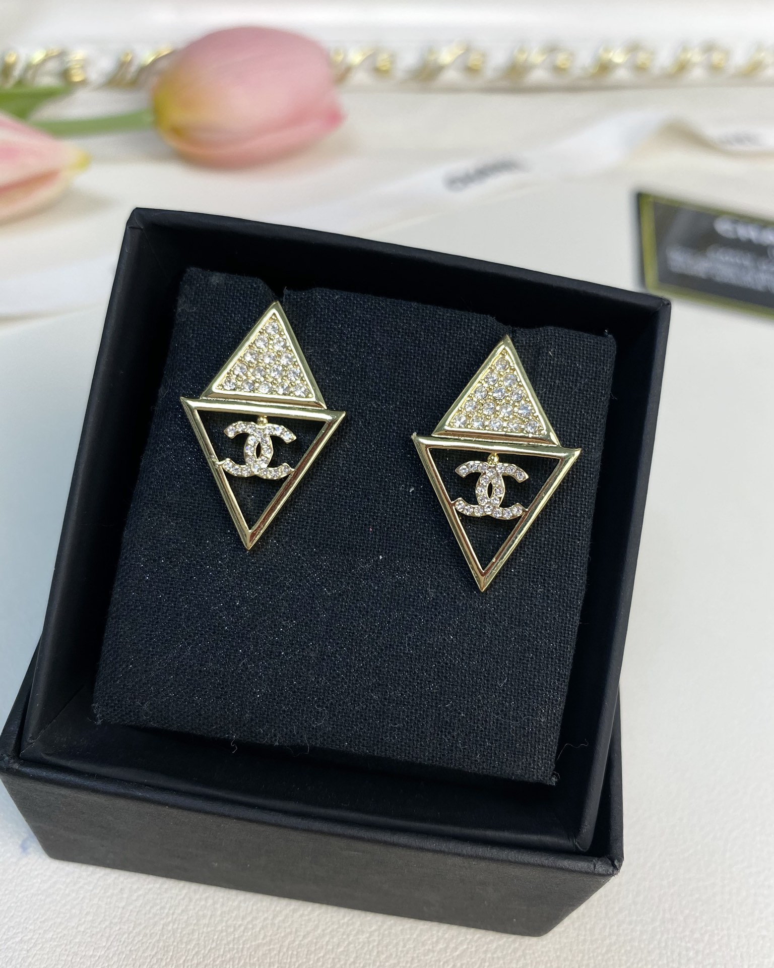 NO:101210,Xiaoxiang Triangle △ Diamond Inlay Empty Spliced ​​Earrings, Chanel Earrings19860909小香 三角形△镶钻 缕空拼接耳环,香奈儿耳钉,chanel,earrings,Jewelry