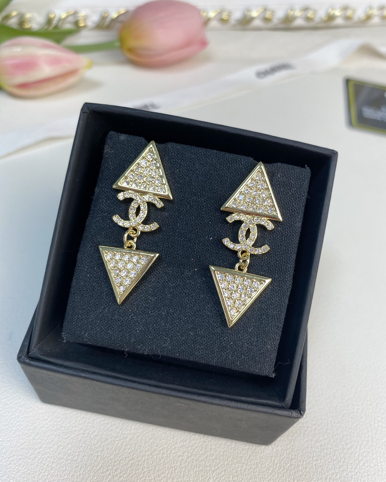 NO:101218,Xiaoxiang Triangle △ Diamond C letter earrings, Chanel earrings, chanel, earrings19860909小香 三角形△镶钻 C字母耳环,香奈儿耳钉,chanel,earrings,Jewelry