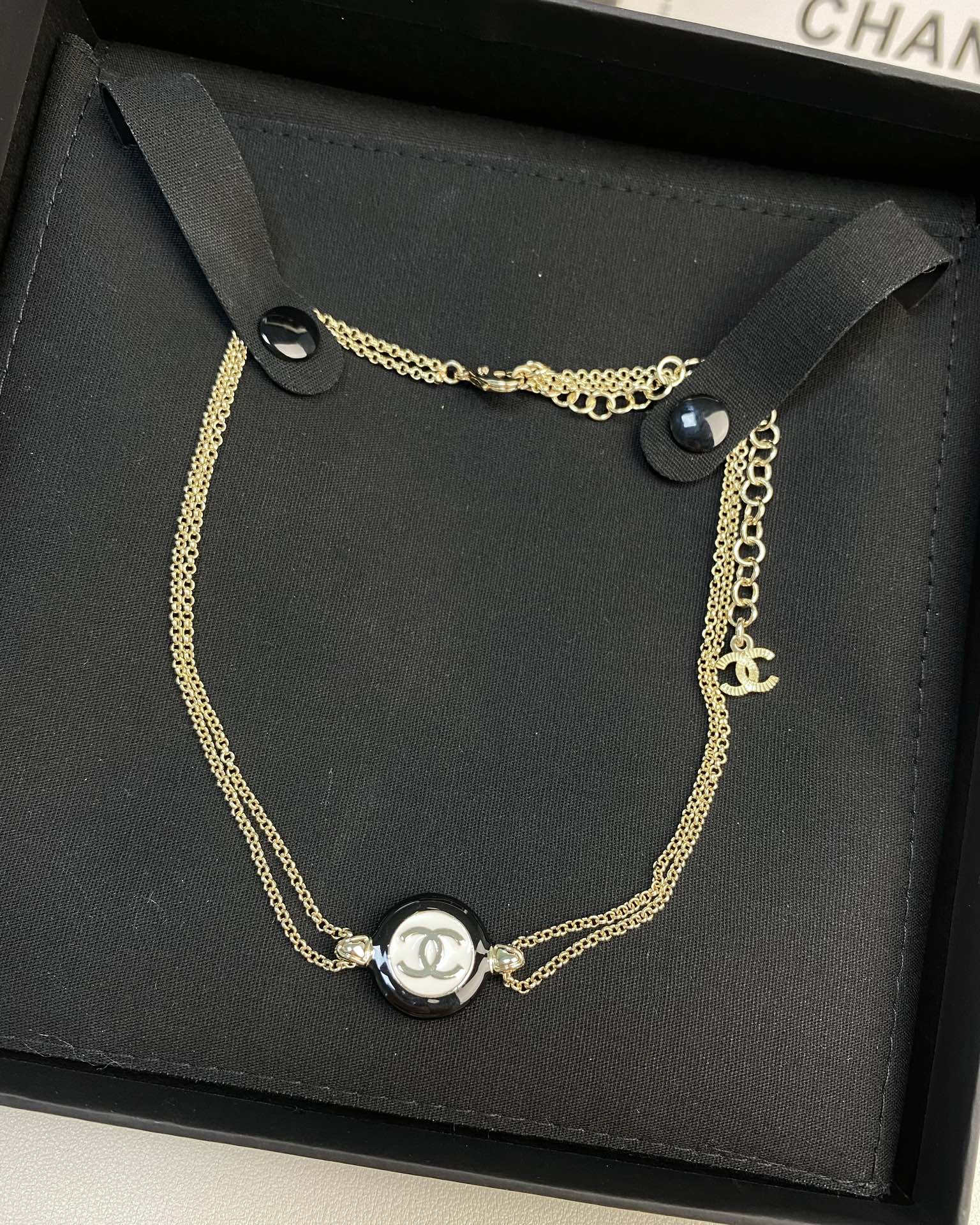 NO:602619,24P black and white button round enamel double c chain choke necklace, Chanel necklace, chanel,necklace1986090924P黑白纽扣圆形珐琅双c链条choke项链,香奈儿项链,chanel,necklace,Jewelry