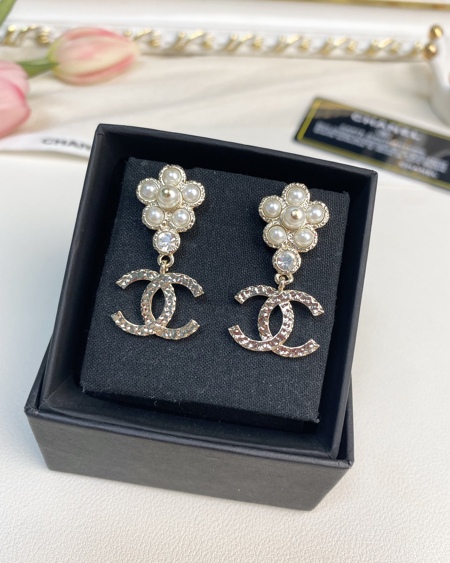 NO:101299,Xiaoxiang new style pearl flowers double C pendant earrings, chanel earrings19860909小香新款 珍珠花朵双C吊坠 耳环,香奈儿耳钉,chanel,earrings,Jewelry