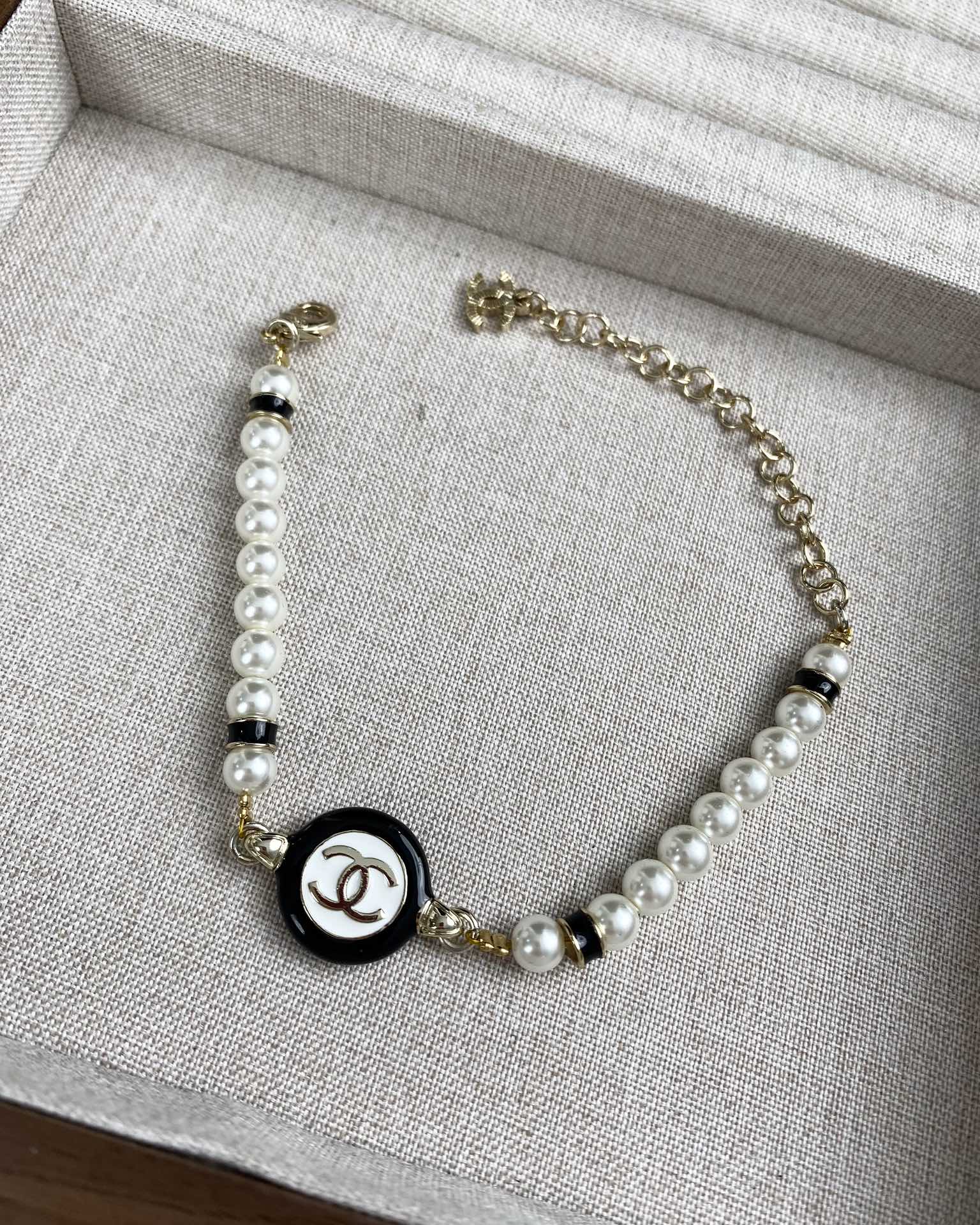 NO:101532,90 necklaces 85 bracelets Xiaoxiang new round black and white resin pearl bracelet necklace, Chanel necklace, Chanel bracelet, chanel, necklace, bracelet1986090990项链85手链小香新款圆形黑白树脂 珍珠手链 项链,香奈儿项链香奈儿手链,chanel,necklace,bracelet,Jewelry