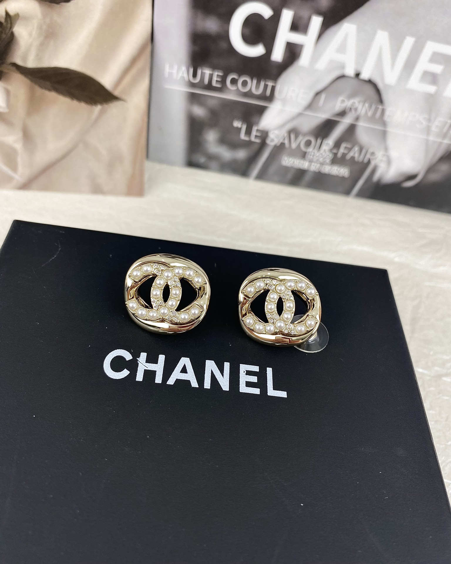 NO:101670,Xiaoxiang new style sugar cube series round double c pearl geometric earrings, Chanel earrings, chanel19860909小香新款 方糖系列 圆形双c珍珠 几何耳钉,香奈儿耳钉,chanel,Jewelry