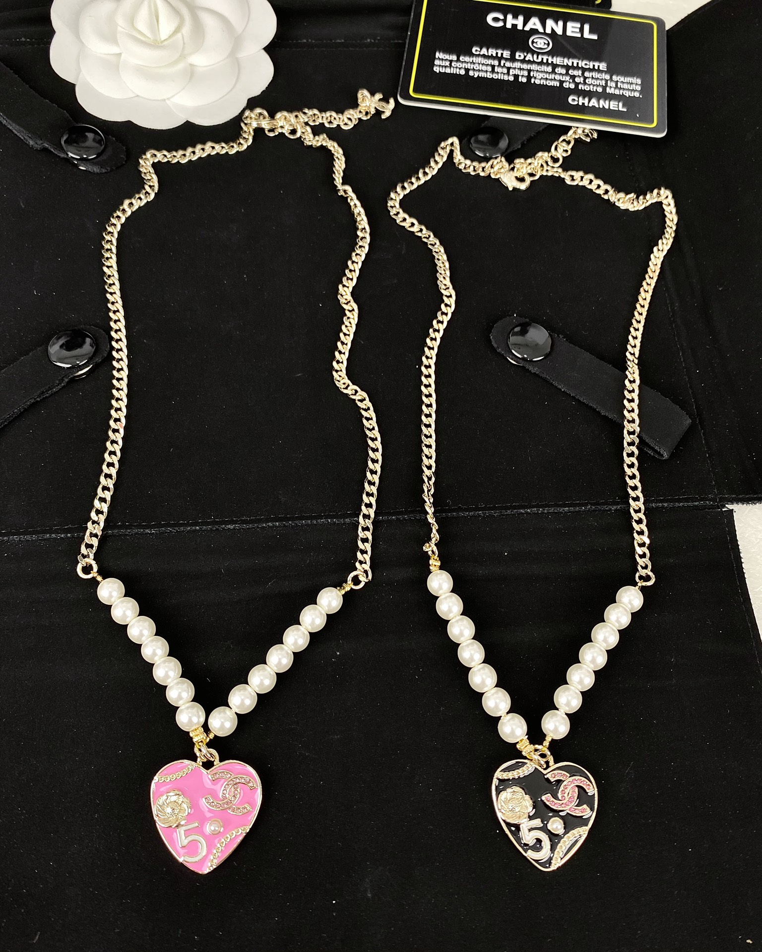 NO:102023,Black/pink Little Fragrant Camellia Enamel Peach Heart Pearl Spliced ​​Chain Necklace, Chanel Necklace, Chanel, Necklace19860909黑色/粉色 小香新山茶花珐琅桃心 珍珠拼接链项链,香奈儿项链,chanel,necklace,Jewelry