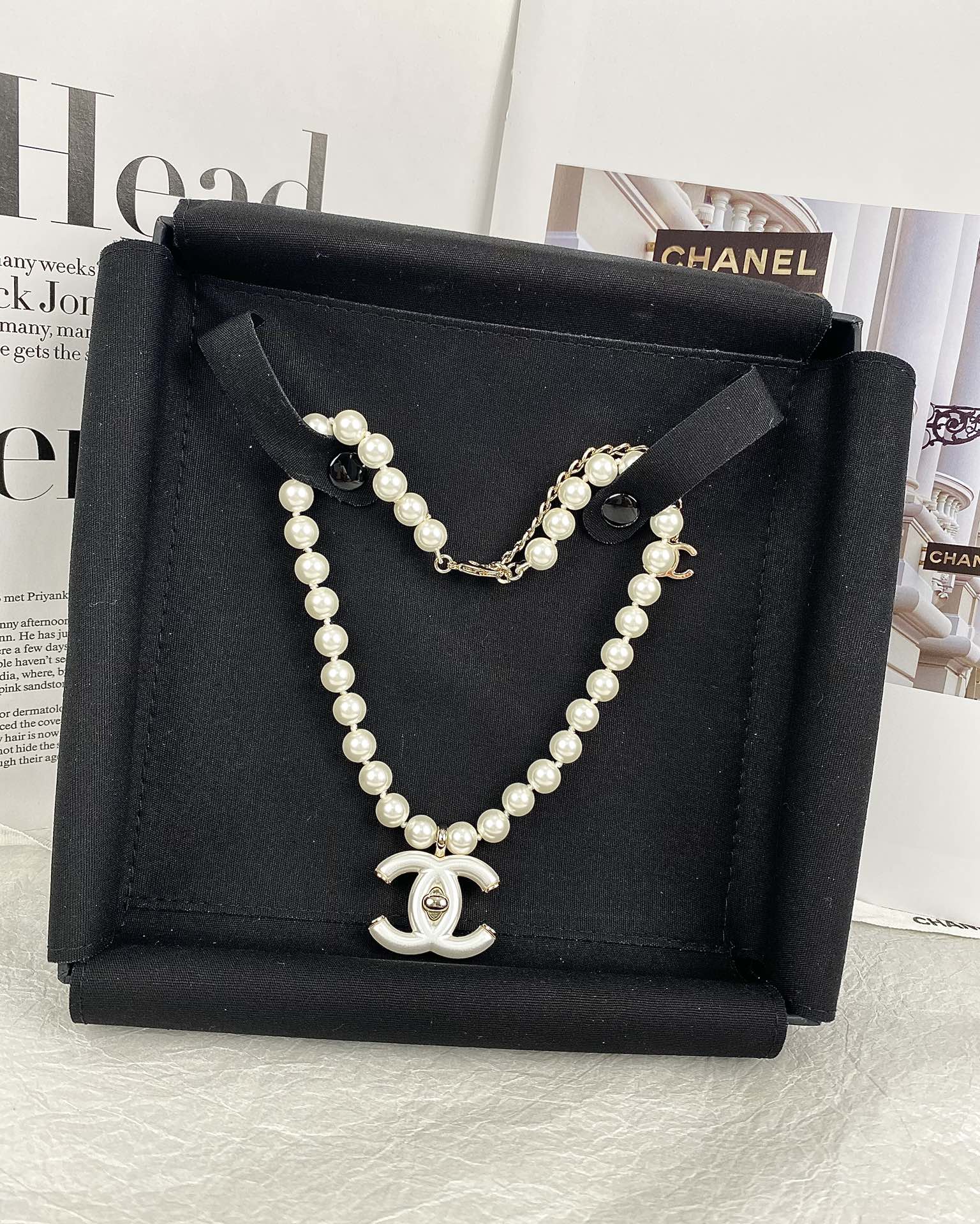 NO:104060,Xiaoxiang new style white resin double C pearl necklace, Chanel necklace, chanel, necklace19860909小香新款 白色树脂双C 珍珠项链,香奈儿项链,chanel,necklace,Jewelry