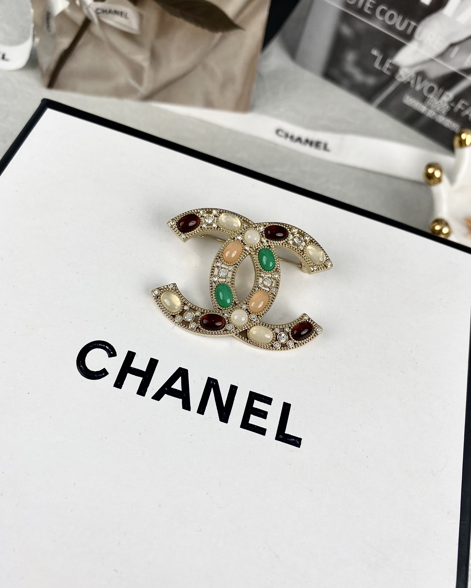 NO:102680,Xiaoxiang new style, colorful hollow zircon diamond-set, medieval double c brooch, retro style, Chanel brooch, chanel, brooch, breastpin19860909小香新款 彩色镂空锆石镶钻 中古双c胸针 复古风,香奈儿胸针,chanel,brooch，breastpin,Jewelry
