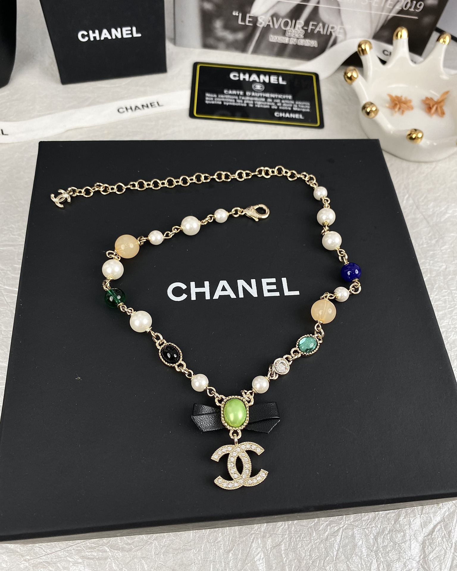 NO:104093,Xiaoxiang new style black leather bow green pearl pendant colorful diamond inlaid necklace, Chanel necklace, chanel, necklace19860909小香新款 黑皮蝴蝶结绿色珍珠吊坠 彩色镶钻 项链,香奈儿项链,chanel,necklace,Jewelry