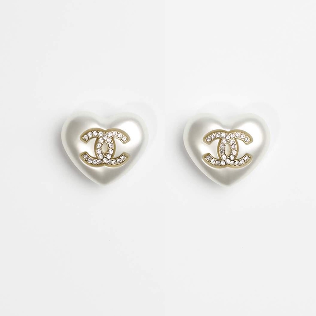 NO:359233,Xiaoxiang White Peach Heart Love Resin Earrings, Chanel Earrings, Chanel19860909小香 白色桃心爱心树脂 耳钉,香奈儿耳钉,chanel,Jewelry