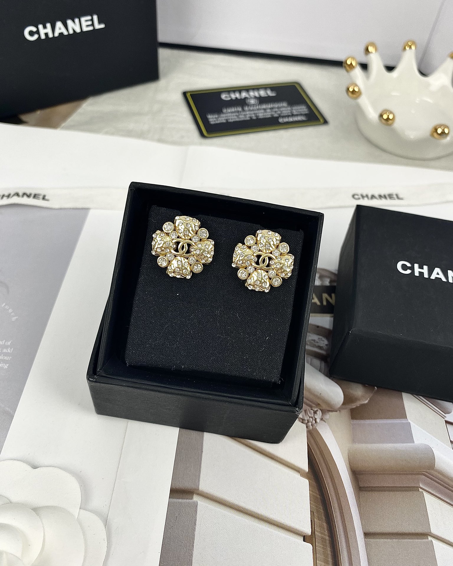 NO:101873,Xiaoxiang new style four-leaf clover flowers diamond-stud earrings, Chanel earrings, chanel19860909小香新款 四叶草 花卉 镶钻耳钉,香奈儿耳钉,chanel,Jewelry