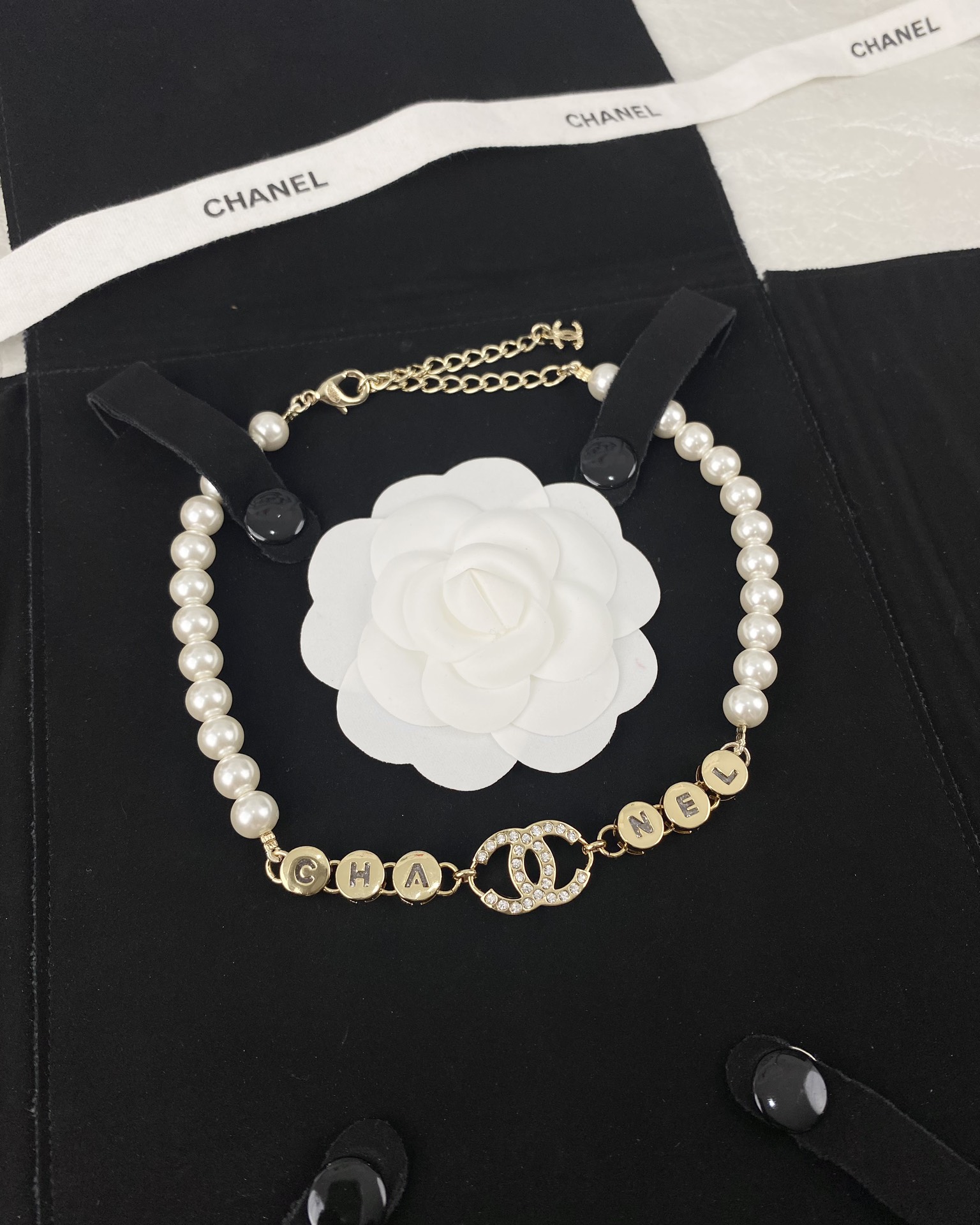 NO:104080,Xiaoxiang new style round brand letter engraving pearl necklace, Chanel necklace, chanel, necklace19860909小香新款 圆牌字母雕刻 珍珠项链,香奈儿项链,chanel,necklace,Jewelry