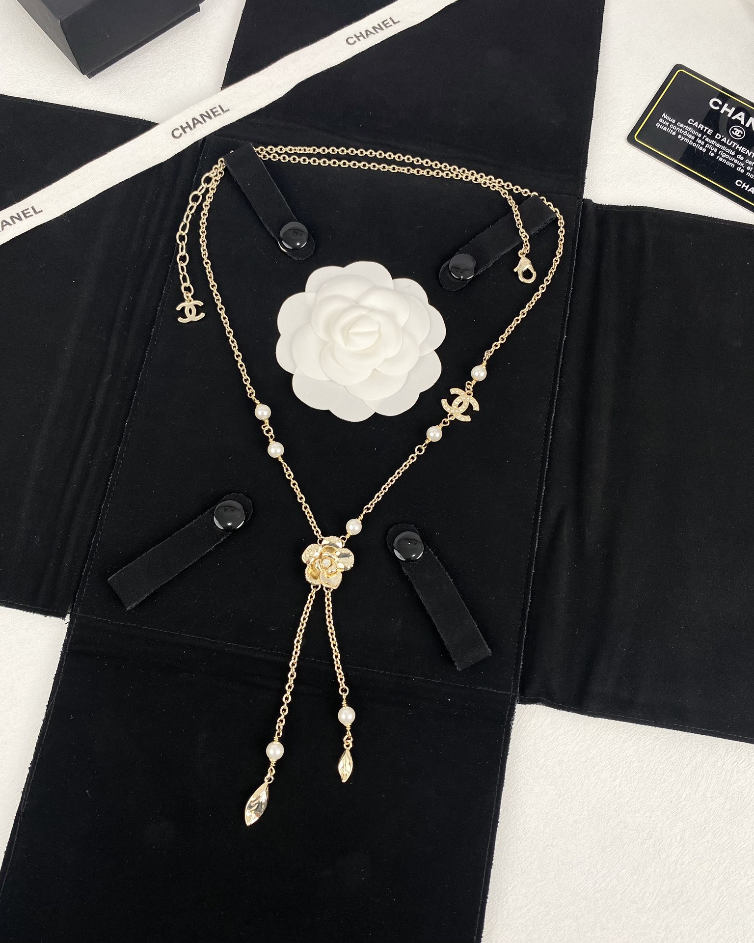 NO:102015,Xiaoxiang new style camellia golden leaf tassel pearl versatile necklace sweater chain, Chanel necklace, chanel, sweaters, necklace19860909小香新款 山茶花金色树叶流苏 珍珠百搭项链 毛衣链,香奈儿项链,chanel,sweaters,necklace,Jewelry