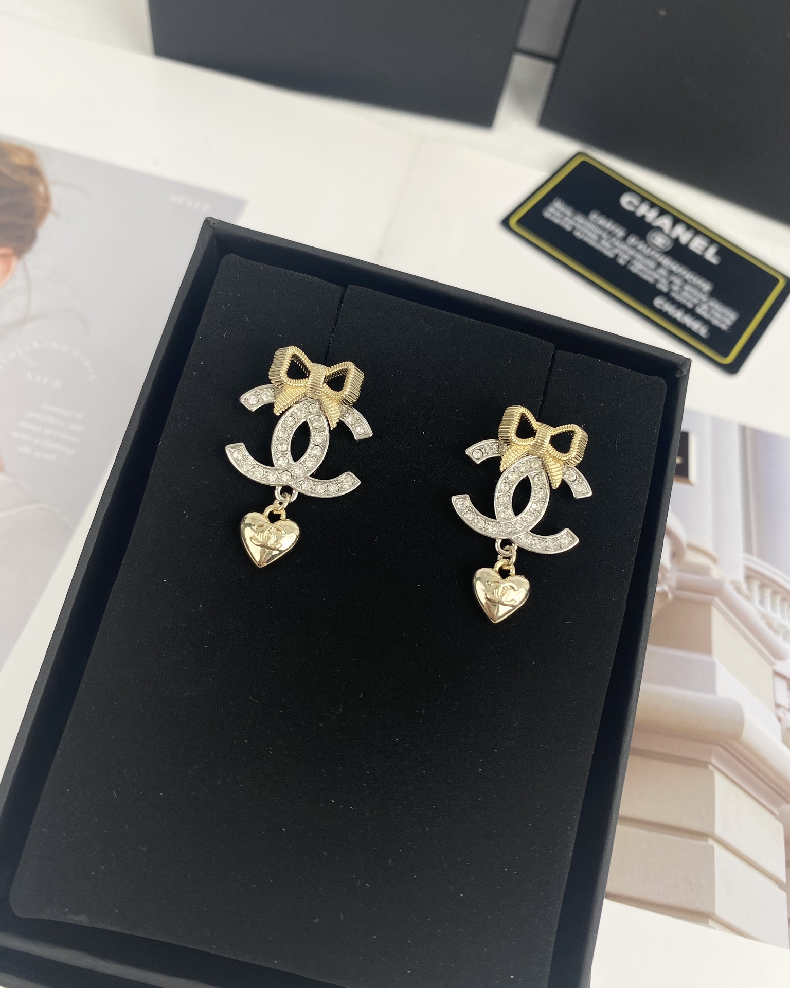 NO:102290,Xiaoxiang new style gold bow silver double c full diamond earrings, Chanel earrings, chanel, earrings19860909小香新款 金色蝴蝶结 银色双c满钻耳环,香奈儿耳钉,chanel,earrings,Jewelry