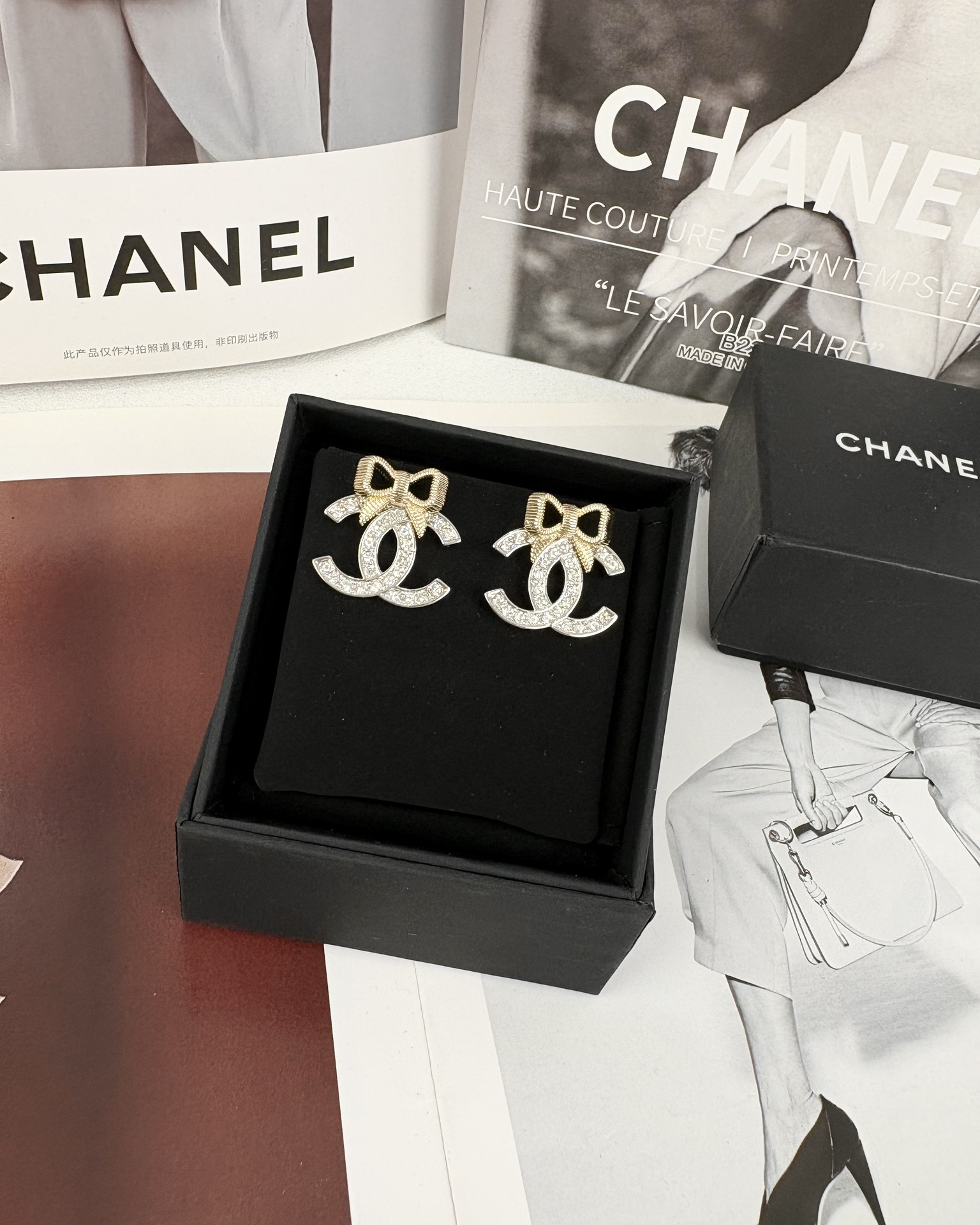 NO:102210,Xiaoxiang new style light gold bow silver double C full diamond earrings same style brooch set, Chanel earrings Chanel brooch, chanel, brooch, breastpin19860909小香新款 浅金蝴蝶结 银色双C 满钻耳钉 同款胸针 套装,香奈儿耳钉香奈儿胸针,chanel,brooch，breastpin,Jewelry