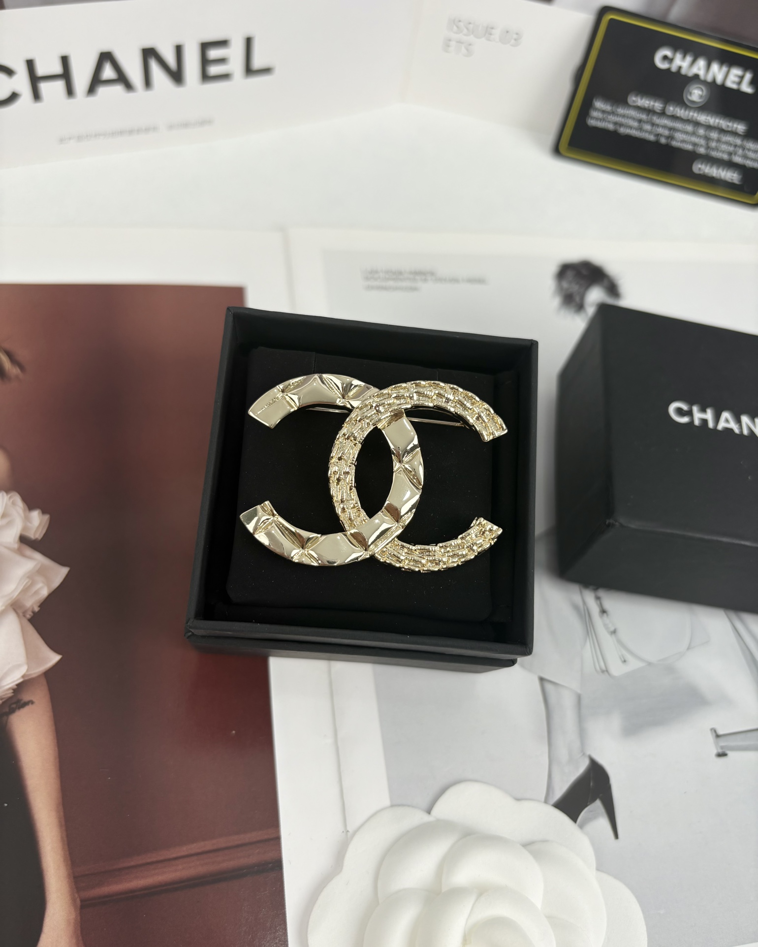 NO:102219,Xiaoxiang new style light gold glossy diamond checkered classic brooch, Chanel brooch, chanel, brooch, breastpin19860909小香新款 浅金光面菱形格纹 经典款胸针,香奈儿胸针,chanel,brooch，breastpin,Jewelry