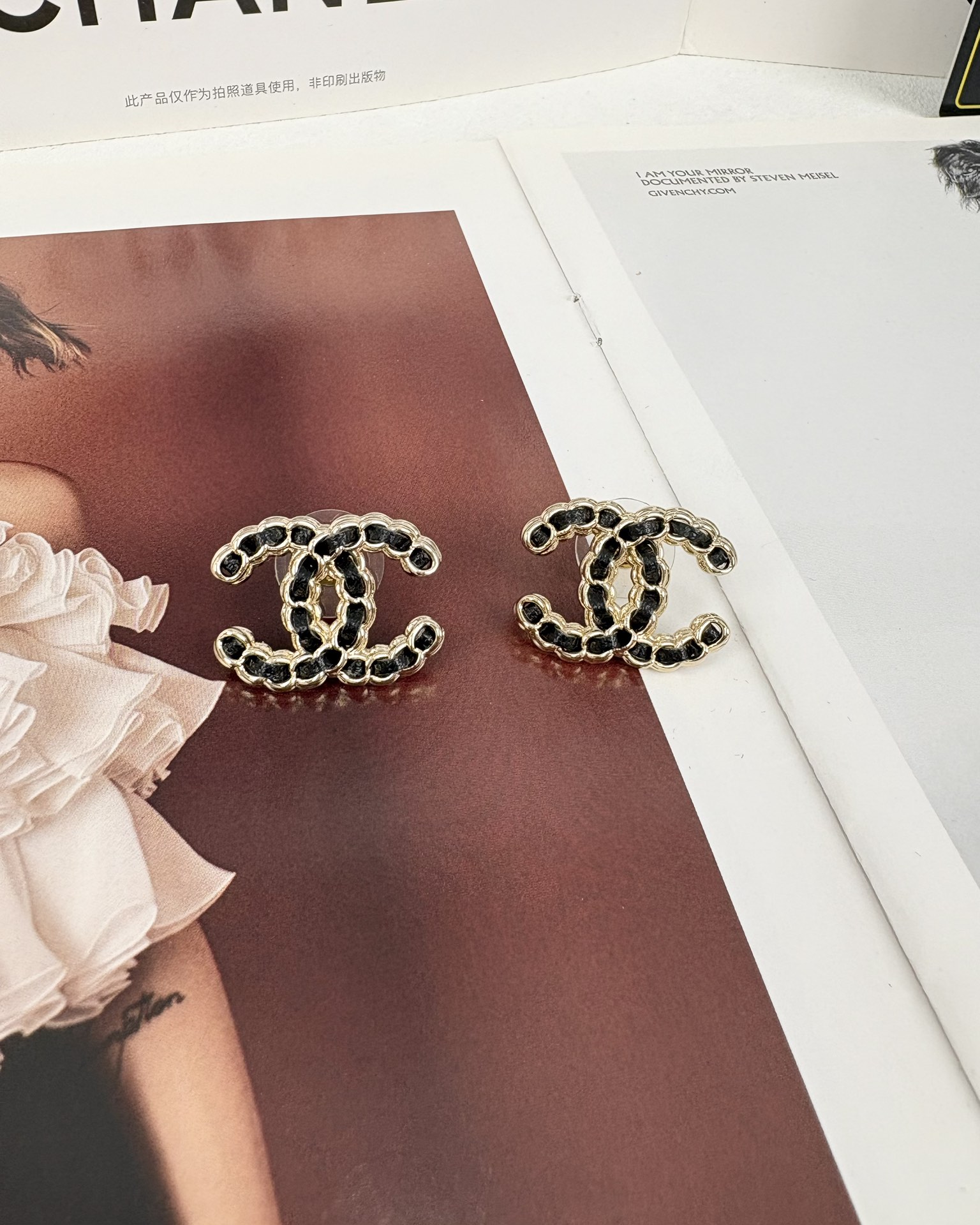 NO:102222,Xiaoxiang new style, black leather, double C simple style, stud earrings, Chanel earrings, chanel19860909小香新款 黑色穿皮 双C 简约款 耳钉,香奈儿耳钉,chanel,Jewelry