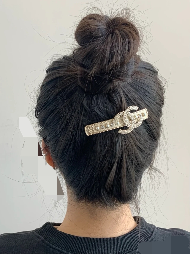 NO:102694,Xiaoxiang new style diamond-inlaid letter hairpin duckbill clip edge clip, Chanel hairpin, chanel, hairpins19860909小香新款 镶钻字母发夹 鸭嘴夹 边夹,香奈儿发夹,chanel,hairpins,Jewelry