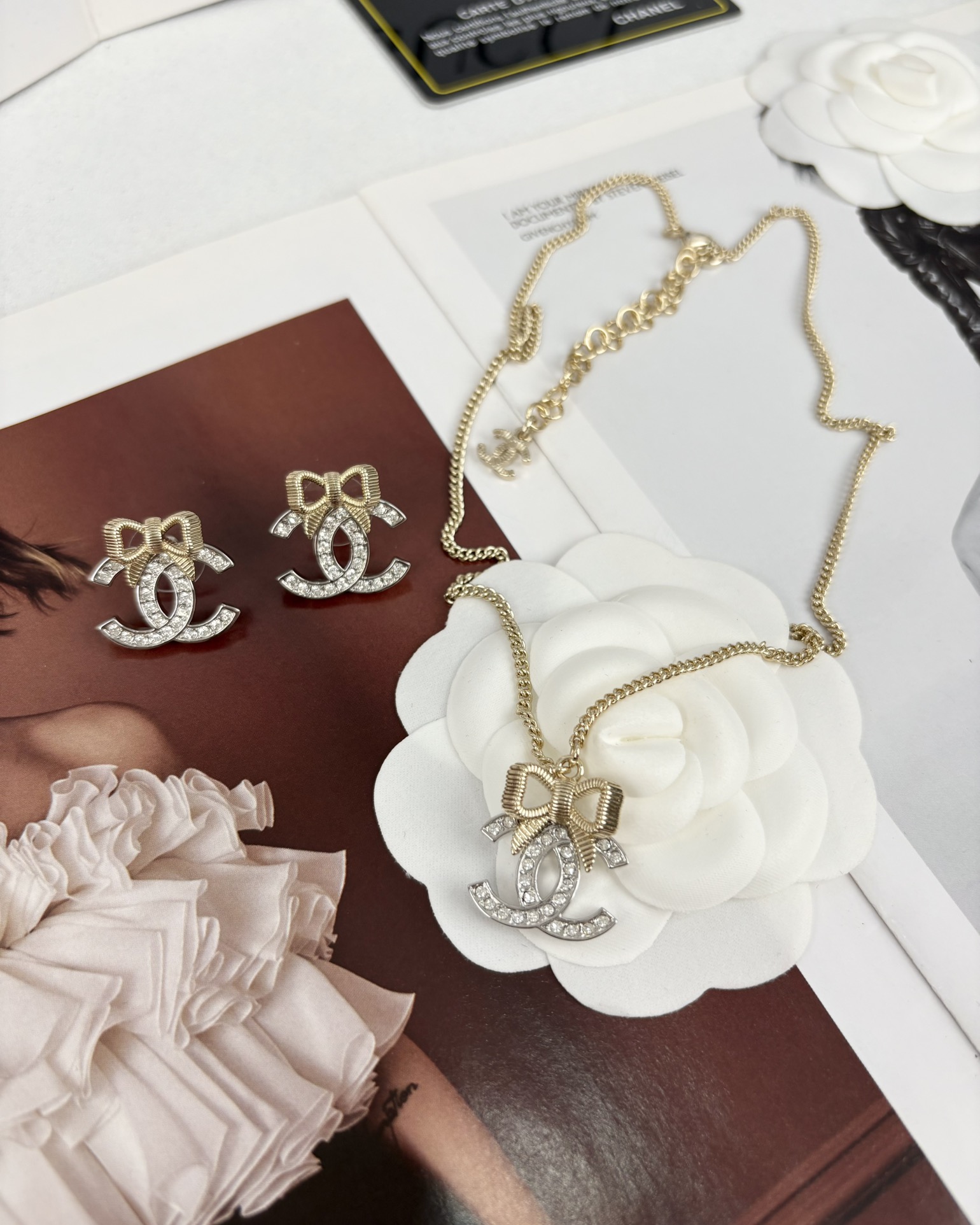 Chanel luxury necklace 2