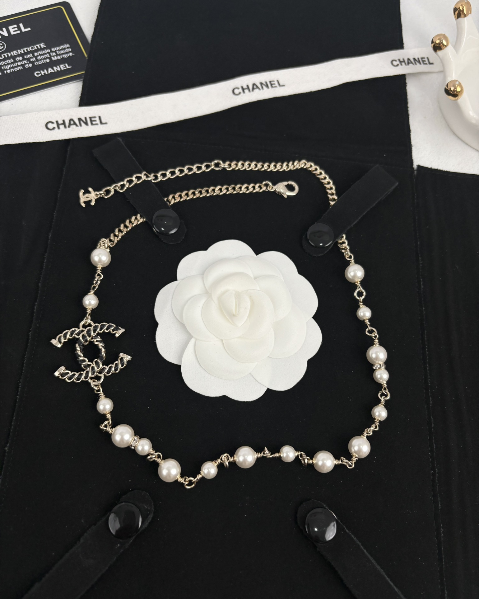 NO:102340,Xiaoxiang's new fashionable and versatile leather pearl double C necklace, Chanel necklace, chanel, necklace19860909小香新款时尚百搭穿皮珍珠双c项链,香奈儿项链,chanel,necklace,Jewelry